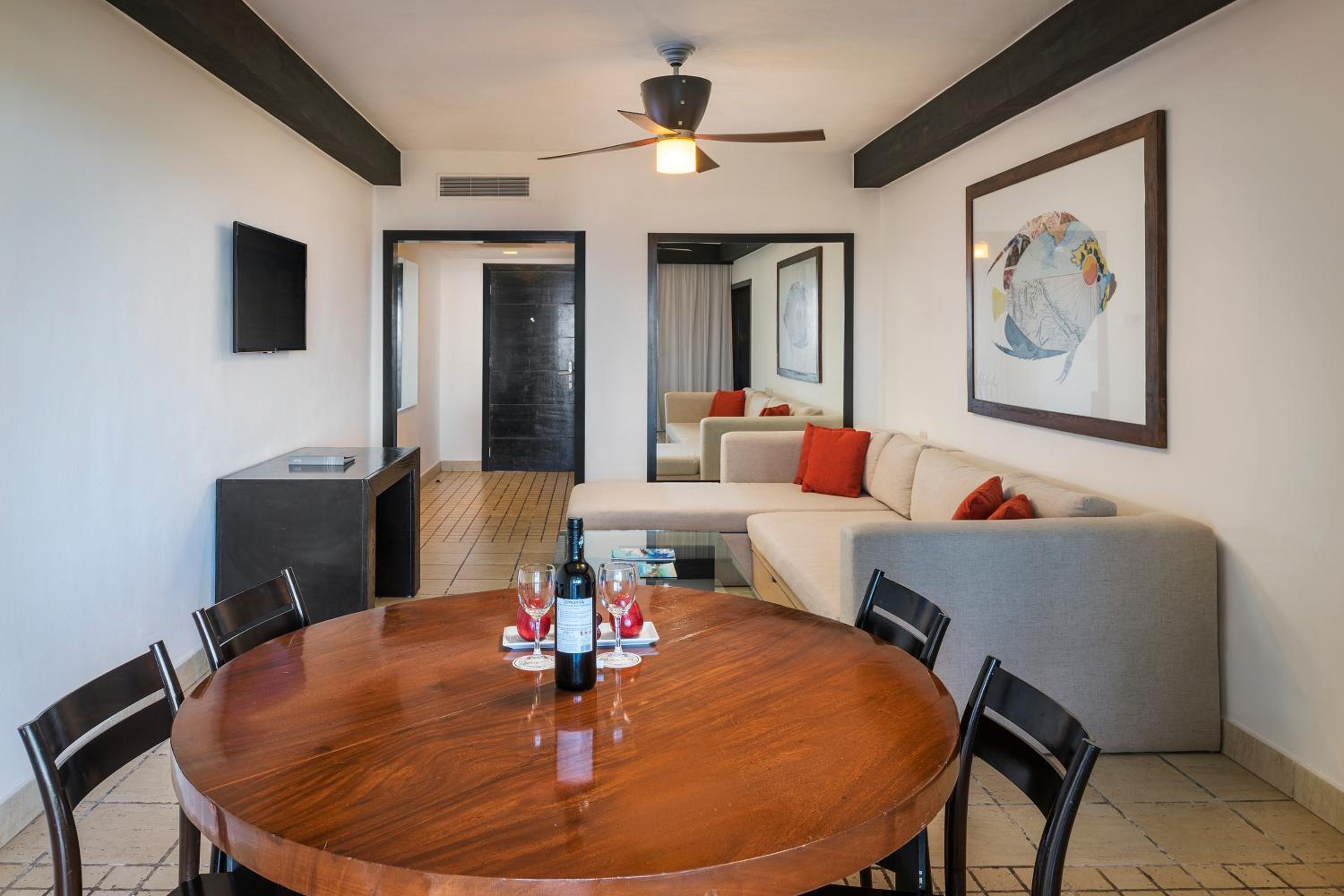 Privilege Royal Master Suite Ocean Front - Photo 2