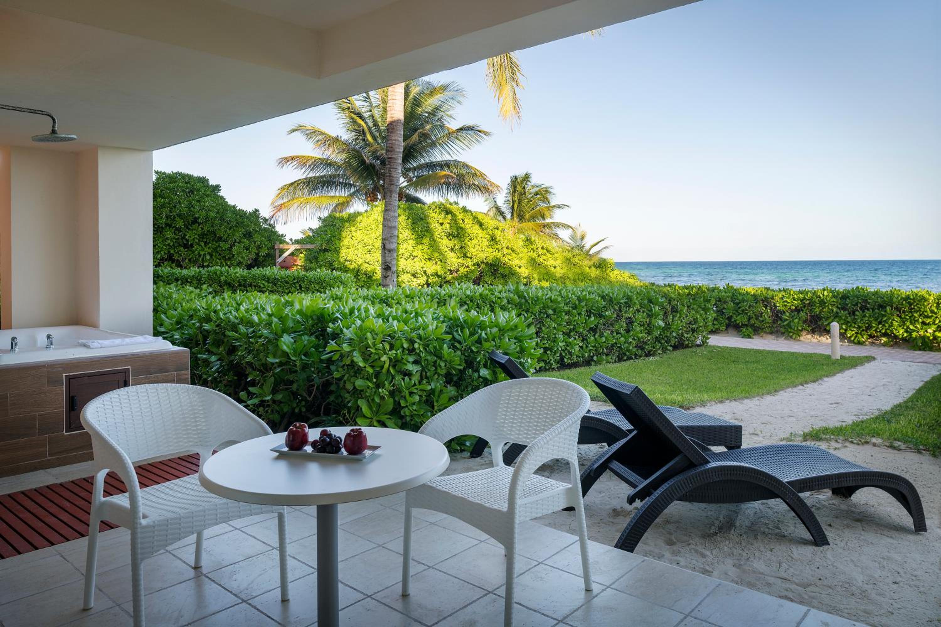 Privilege Royal Master Suite Ocean Front - Photo 4