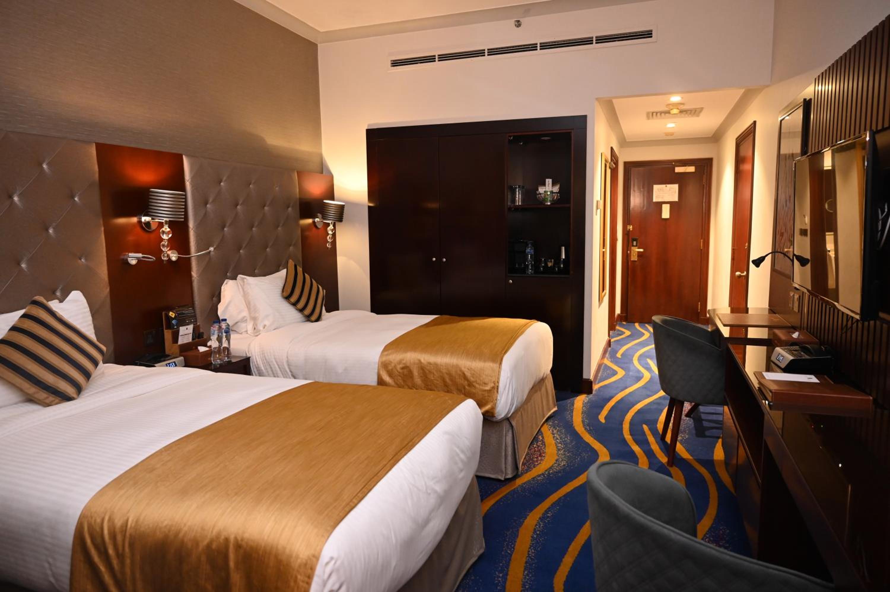 Deluxe Twin Bed  Room with Haram view - Photo 1