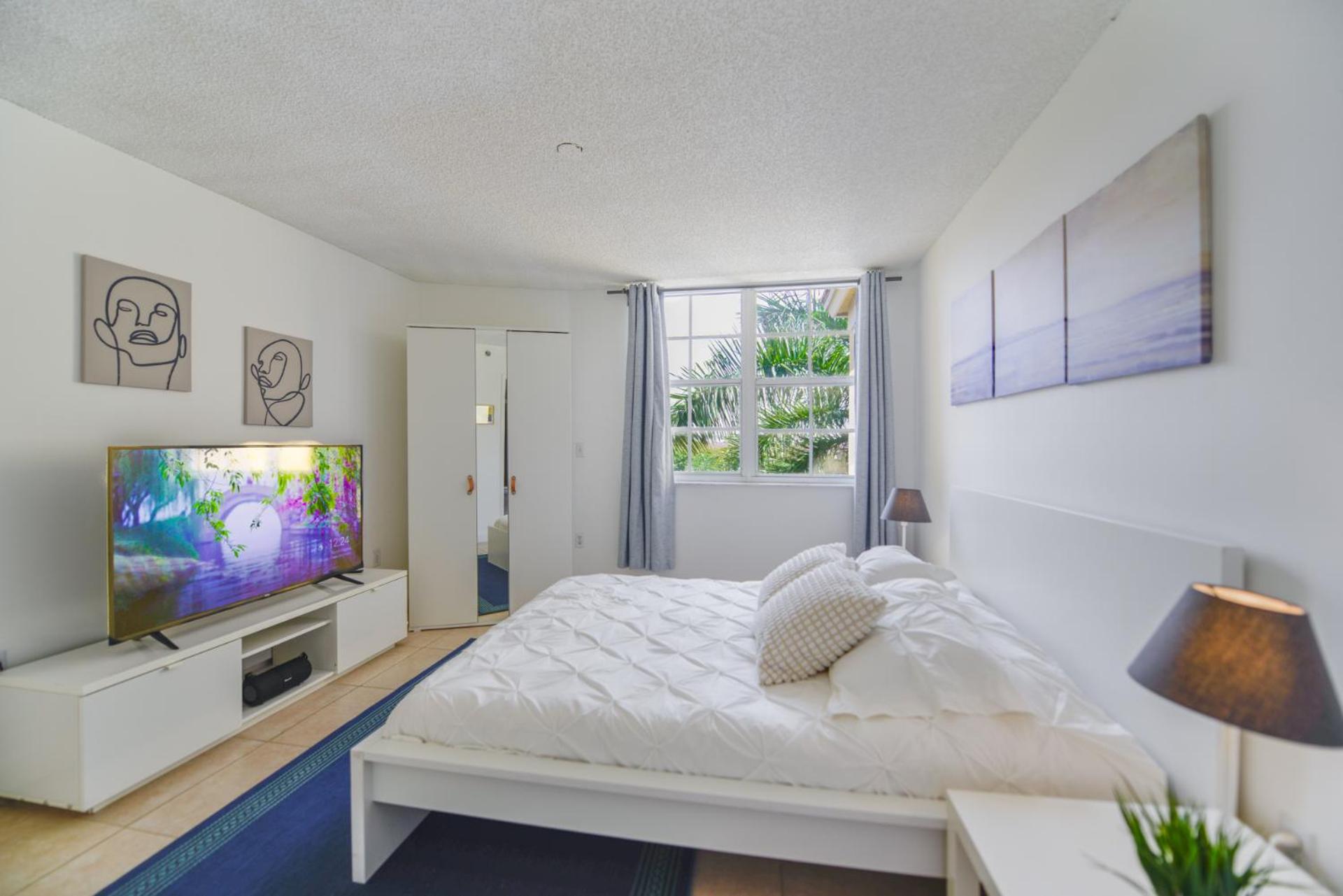 One-Bedroom Apartment photo 2