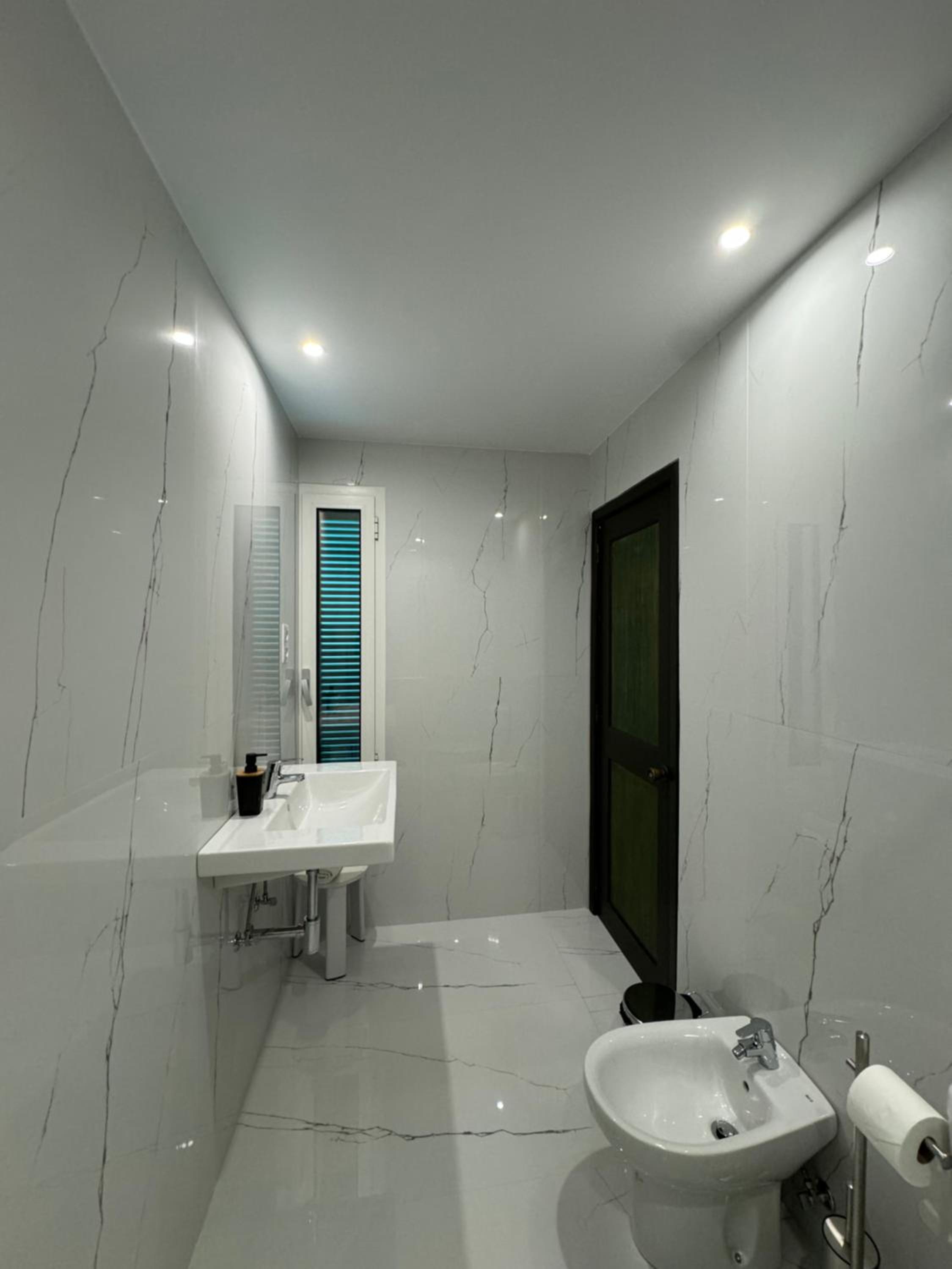 Junior Suite with Balcony - Photo 11