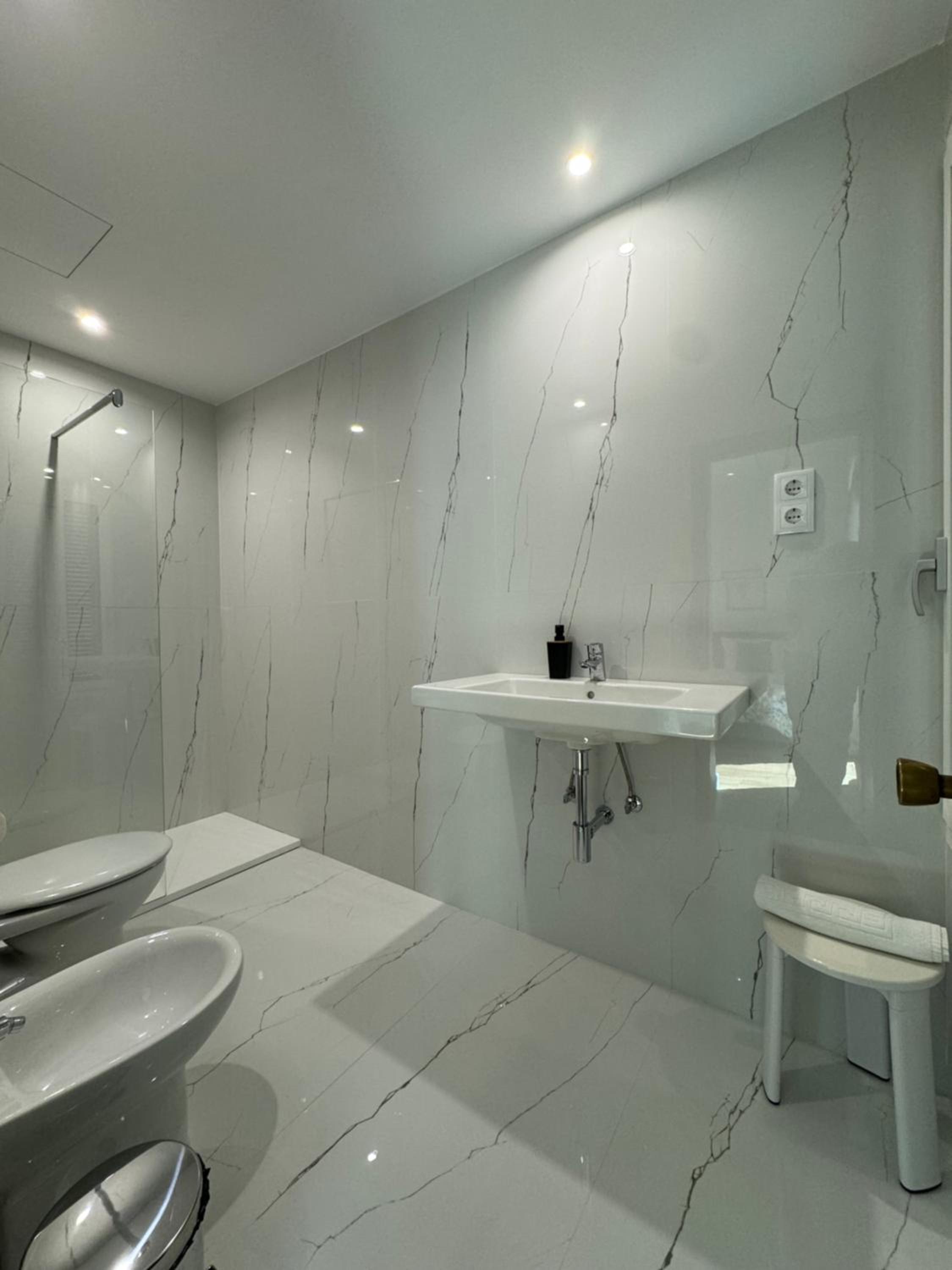 Junior Suite with Balcony - Photo 2