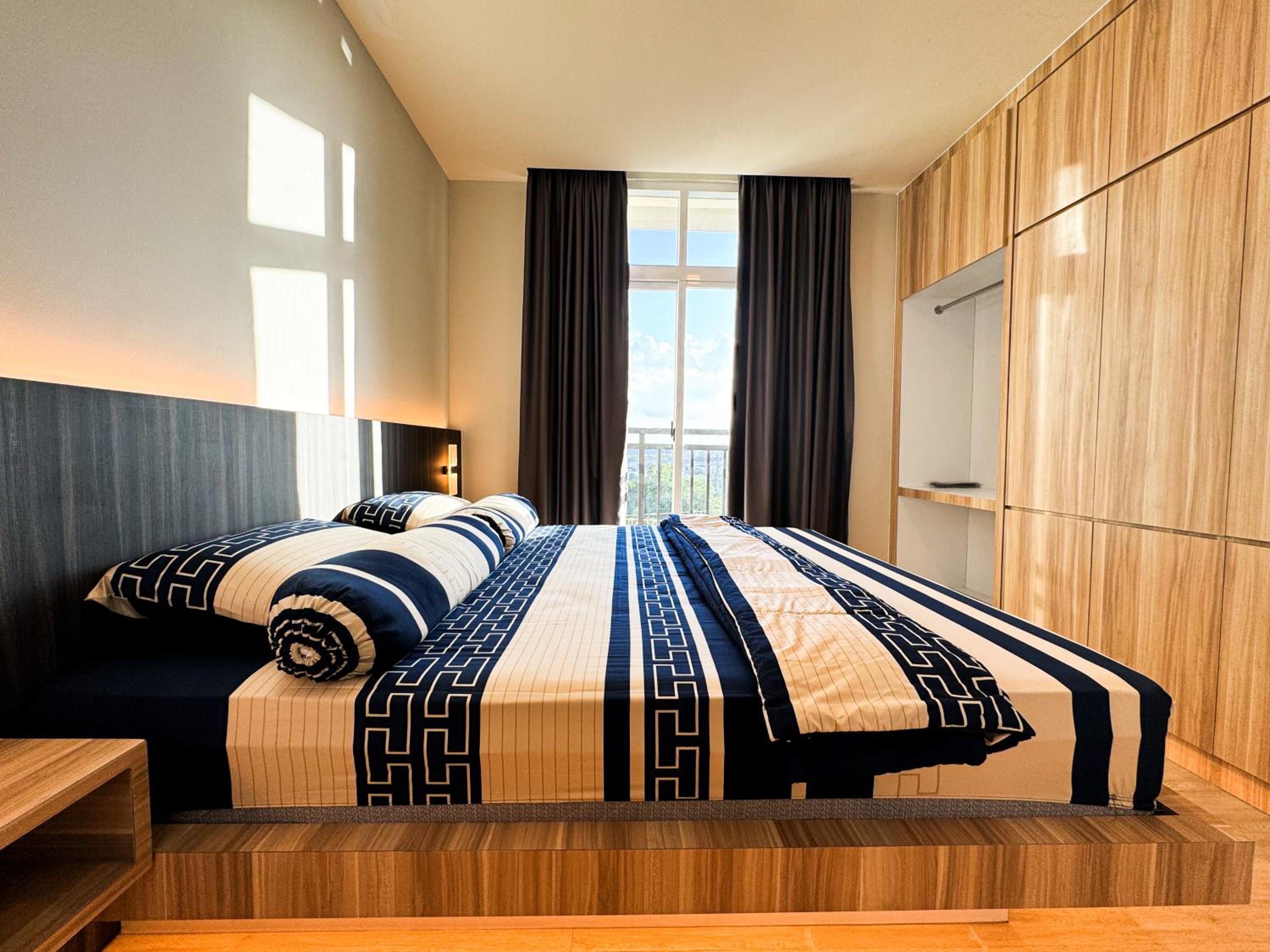 King Studio with Sofa Bed