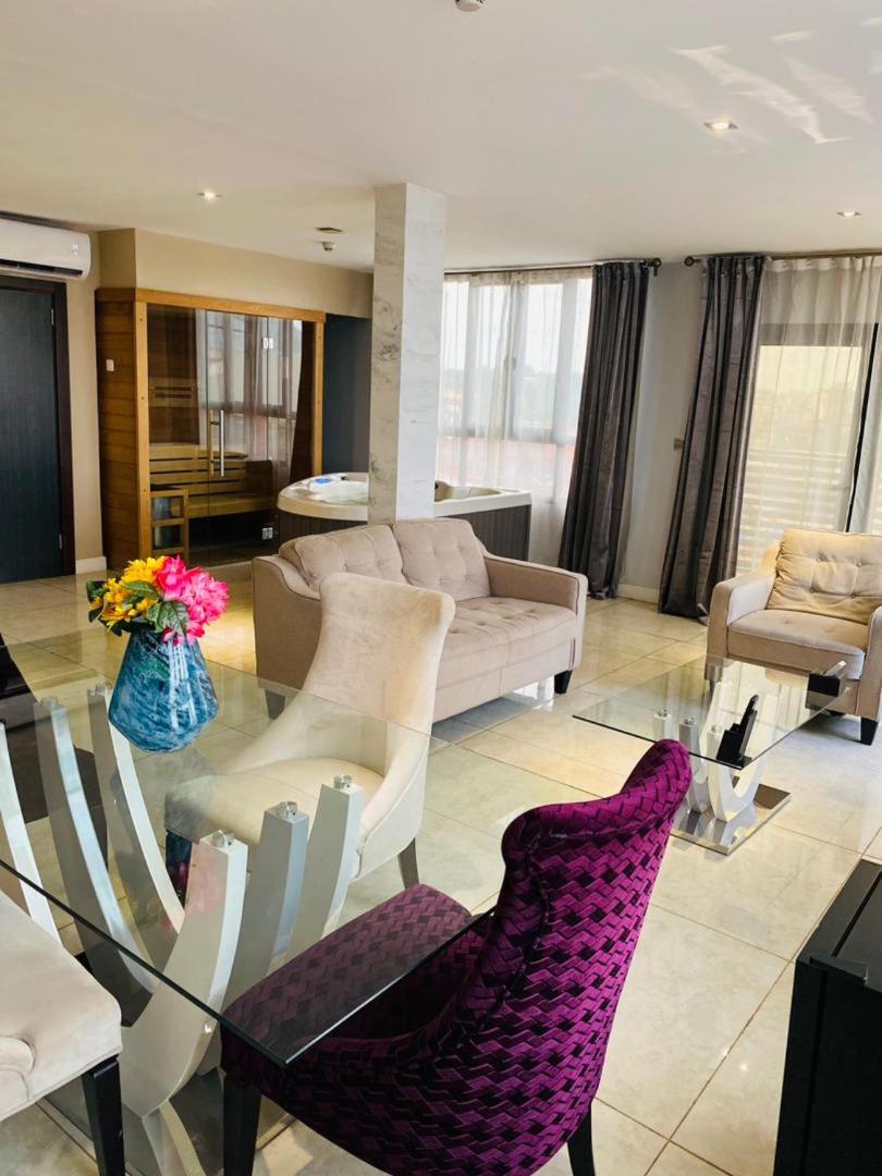Suite with Hot Tub