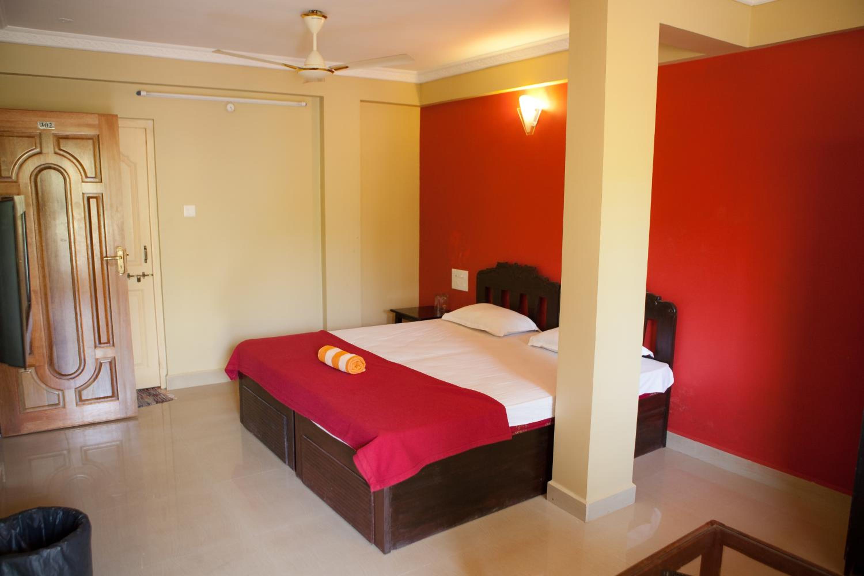 Deluxe Double Room with Balcony photo 2