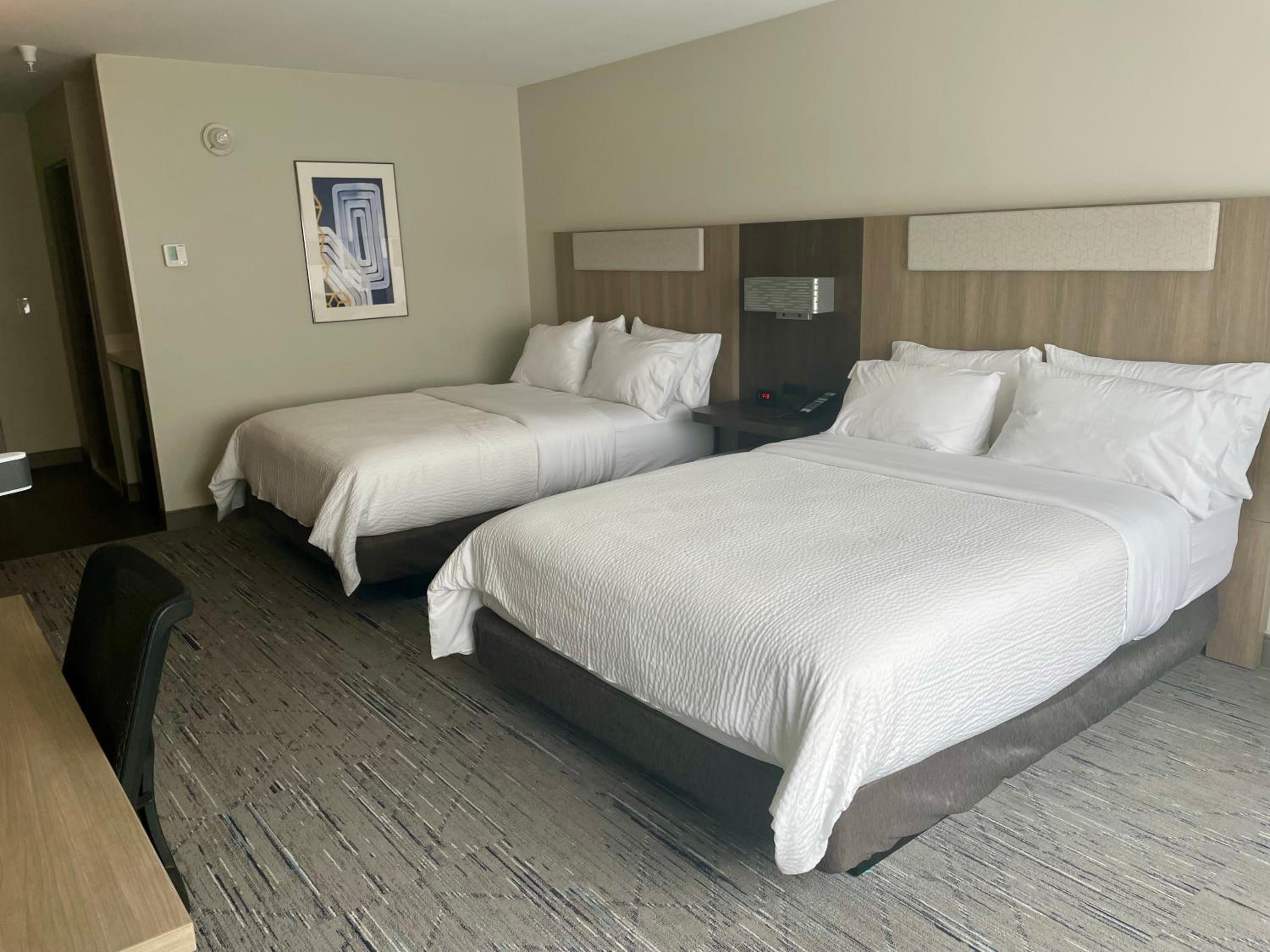 Standard Room with Two Queen Beds - Photo 1