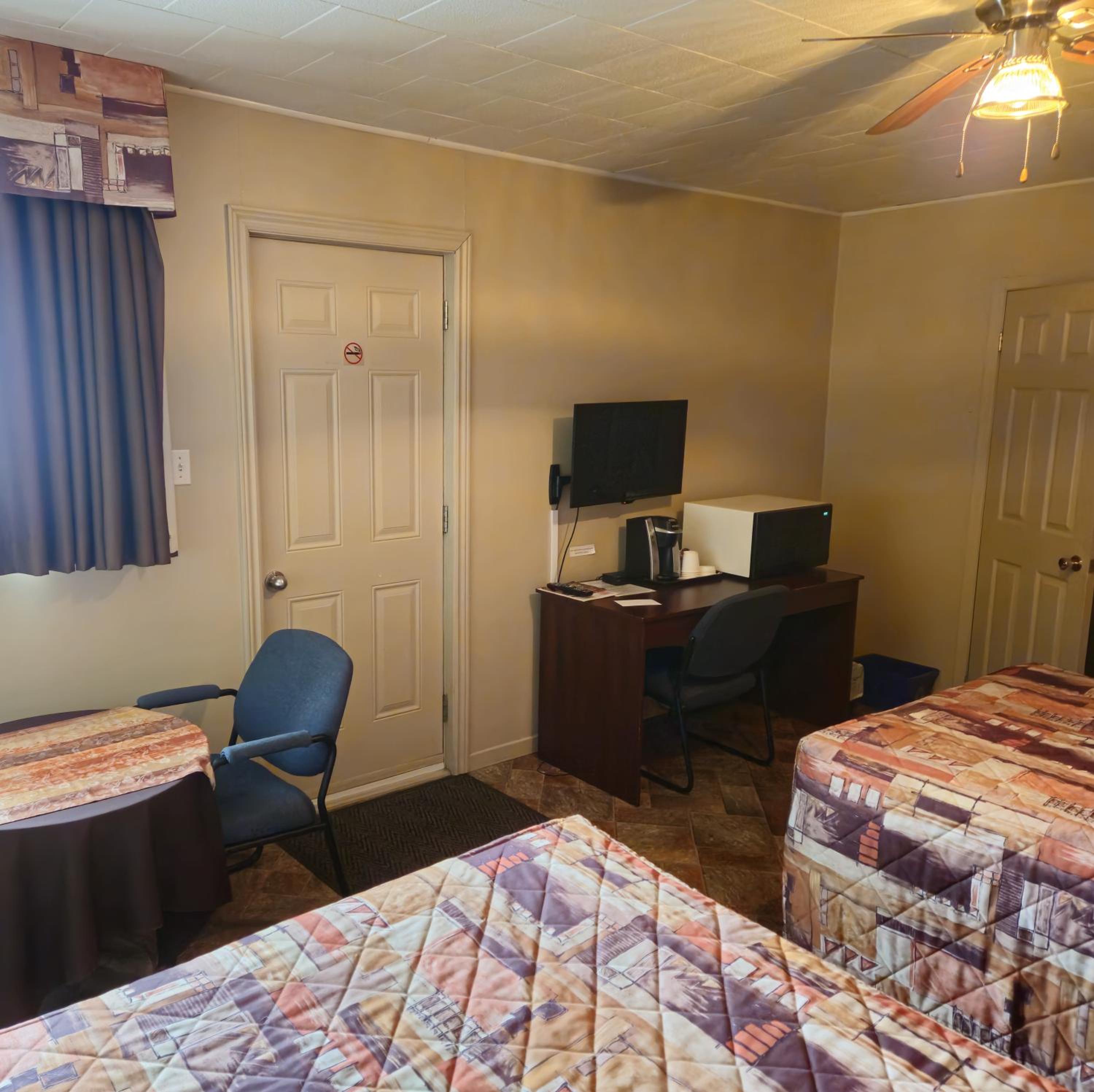 Classic Quadruple Room - Photo 2
