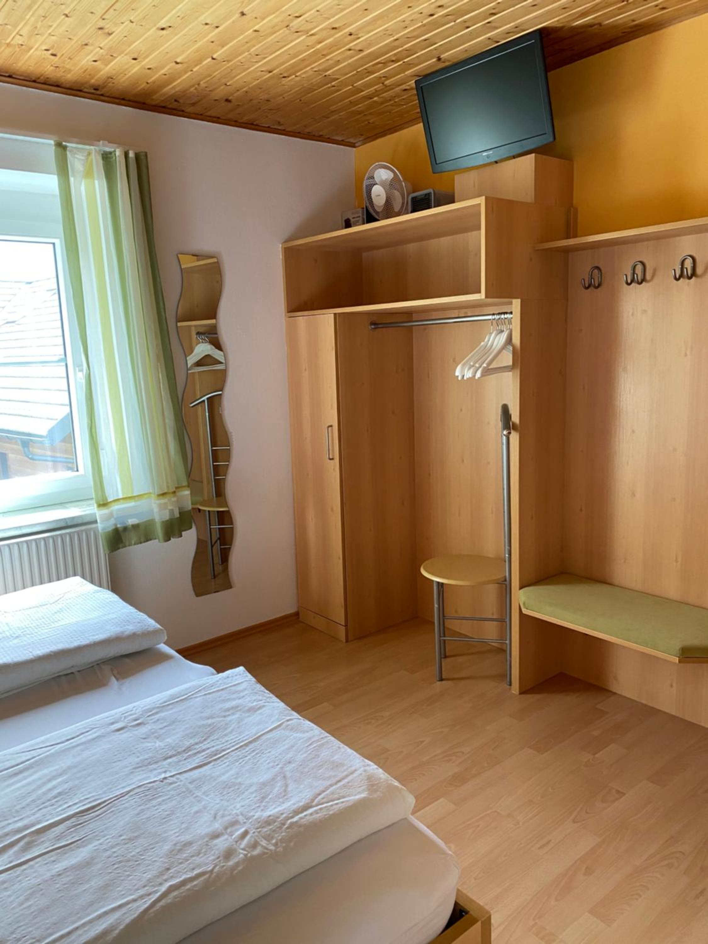 One-Bedroom Apartment with Balcony - Photo 11
