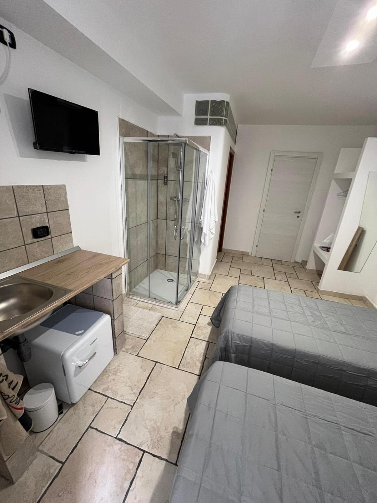 Large Double Room photo 1