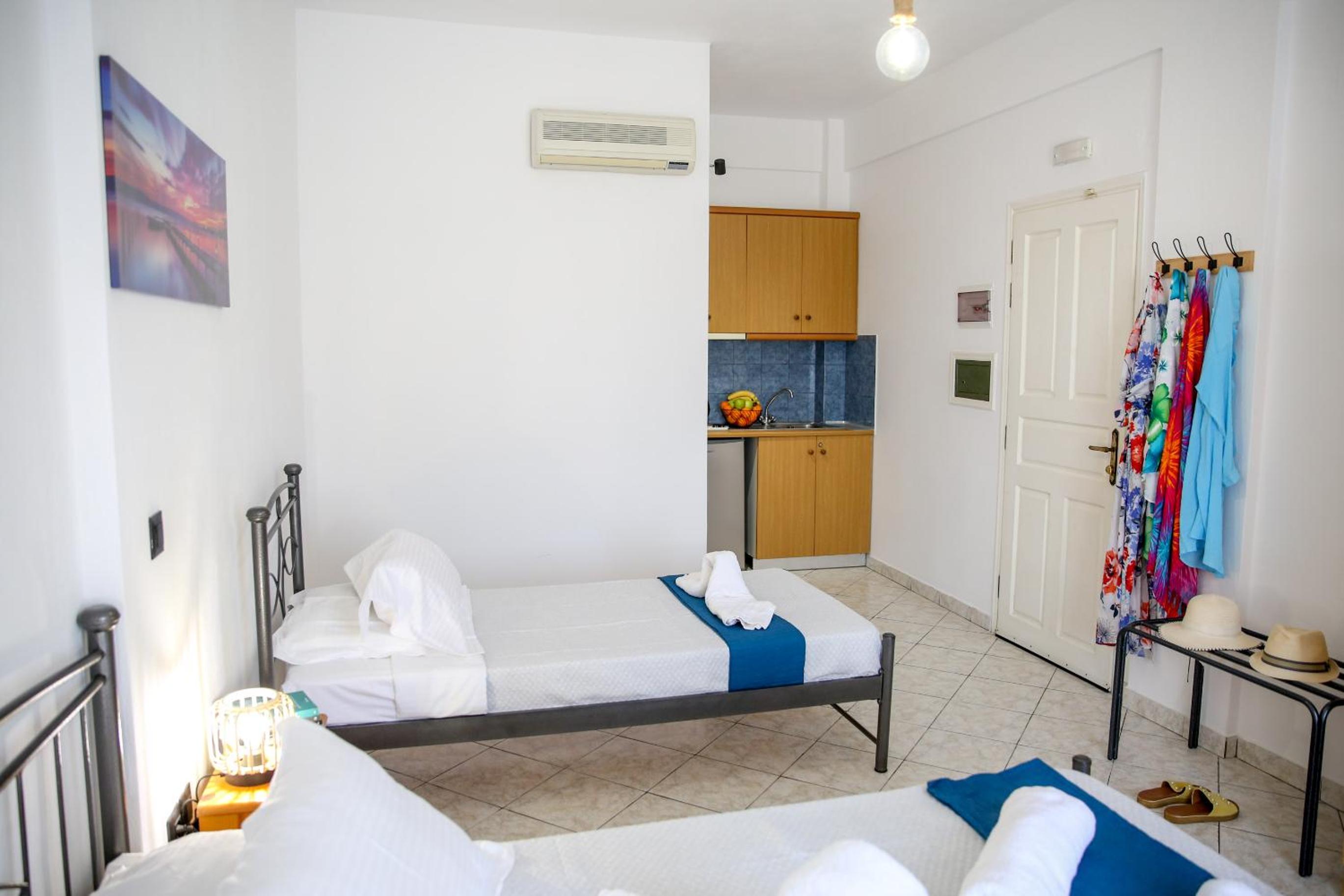 Triple Room with Terrace photo 1
