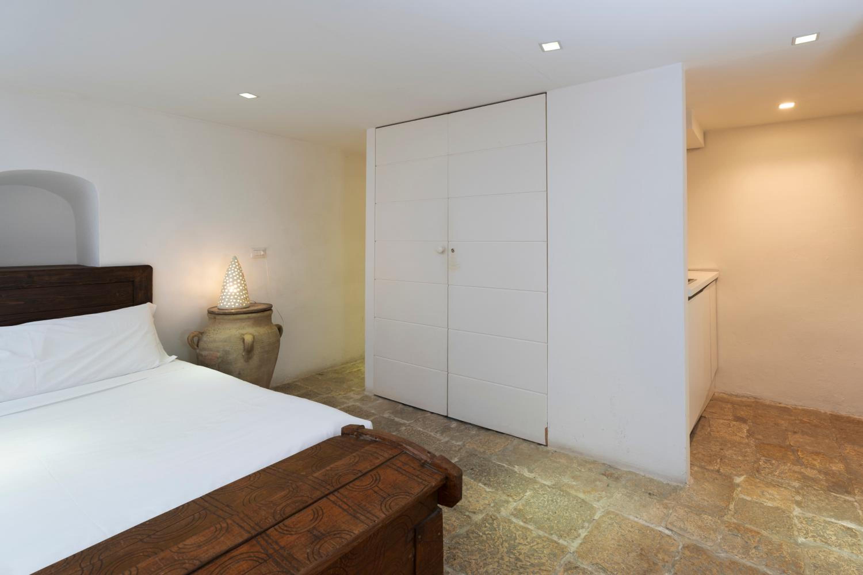 One-Bedroom Apartment - Separate Building - Photo 3
