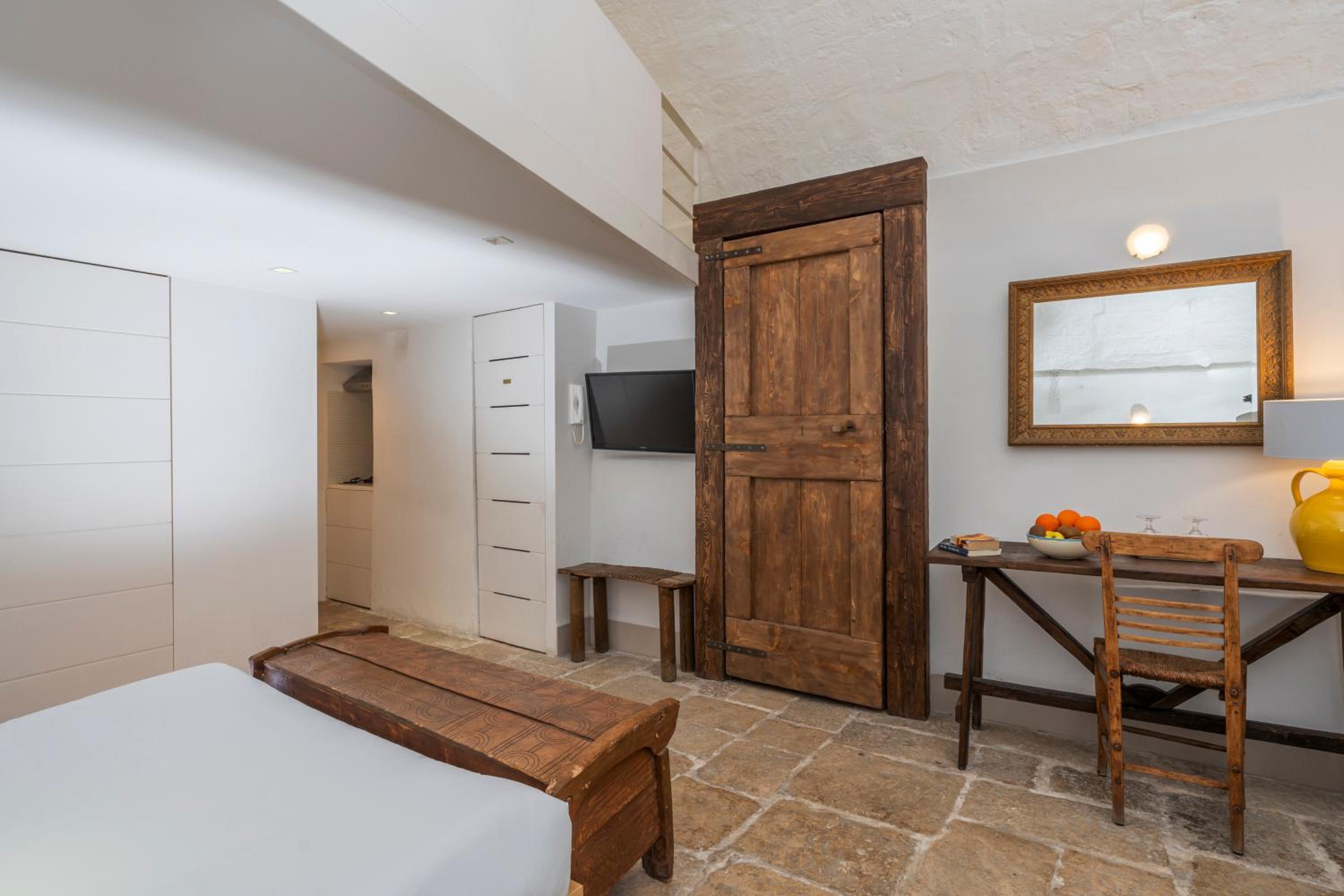 One-Bedroom Apartment - Separate Building - Photo 2