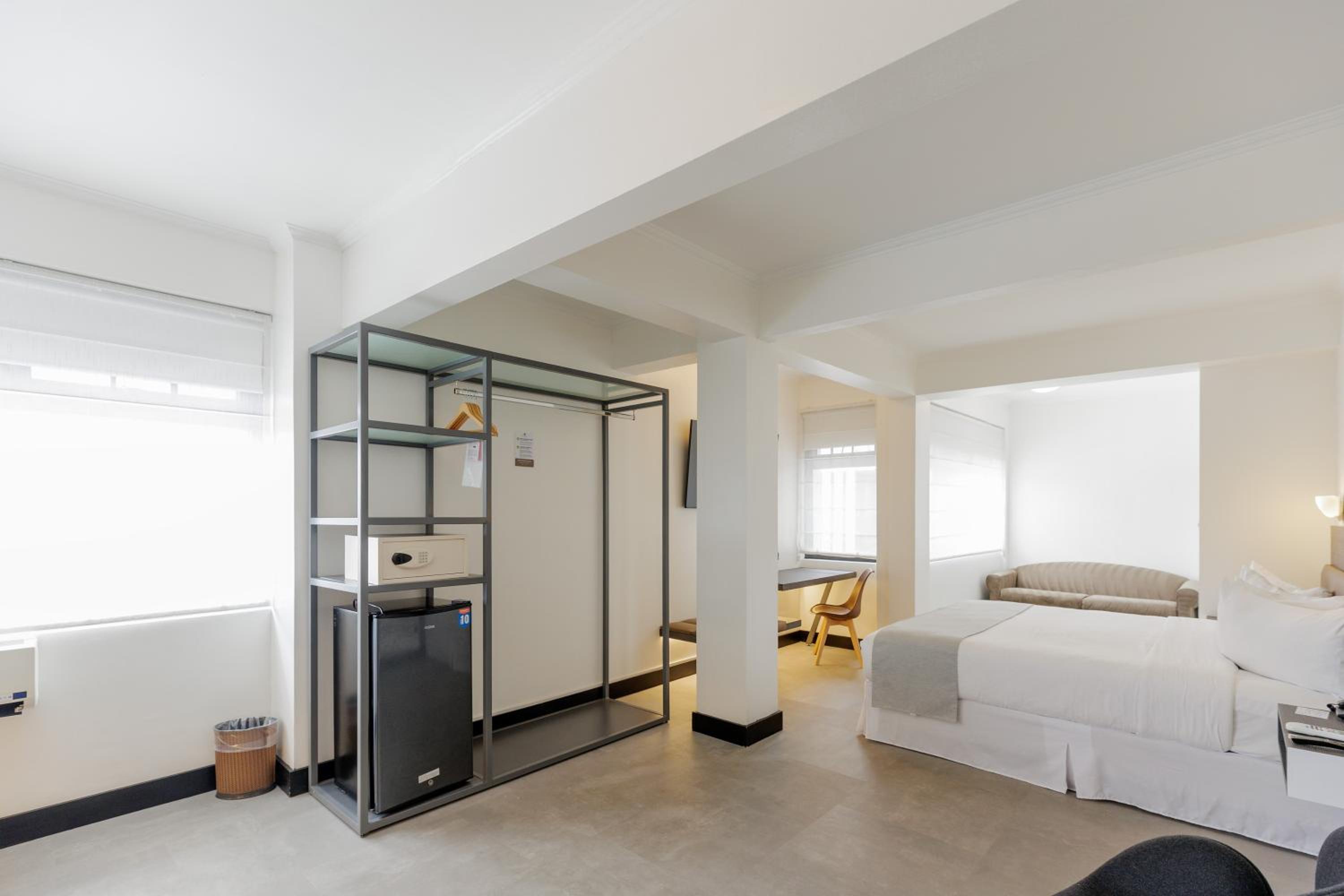 Premium Suite - Photo 3