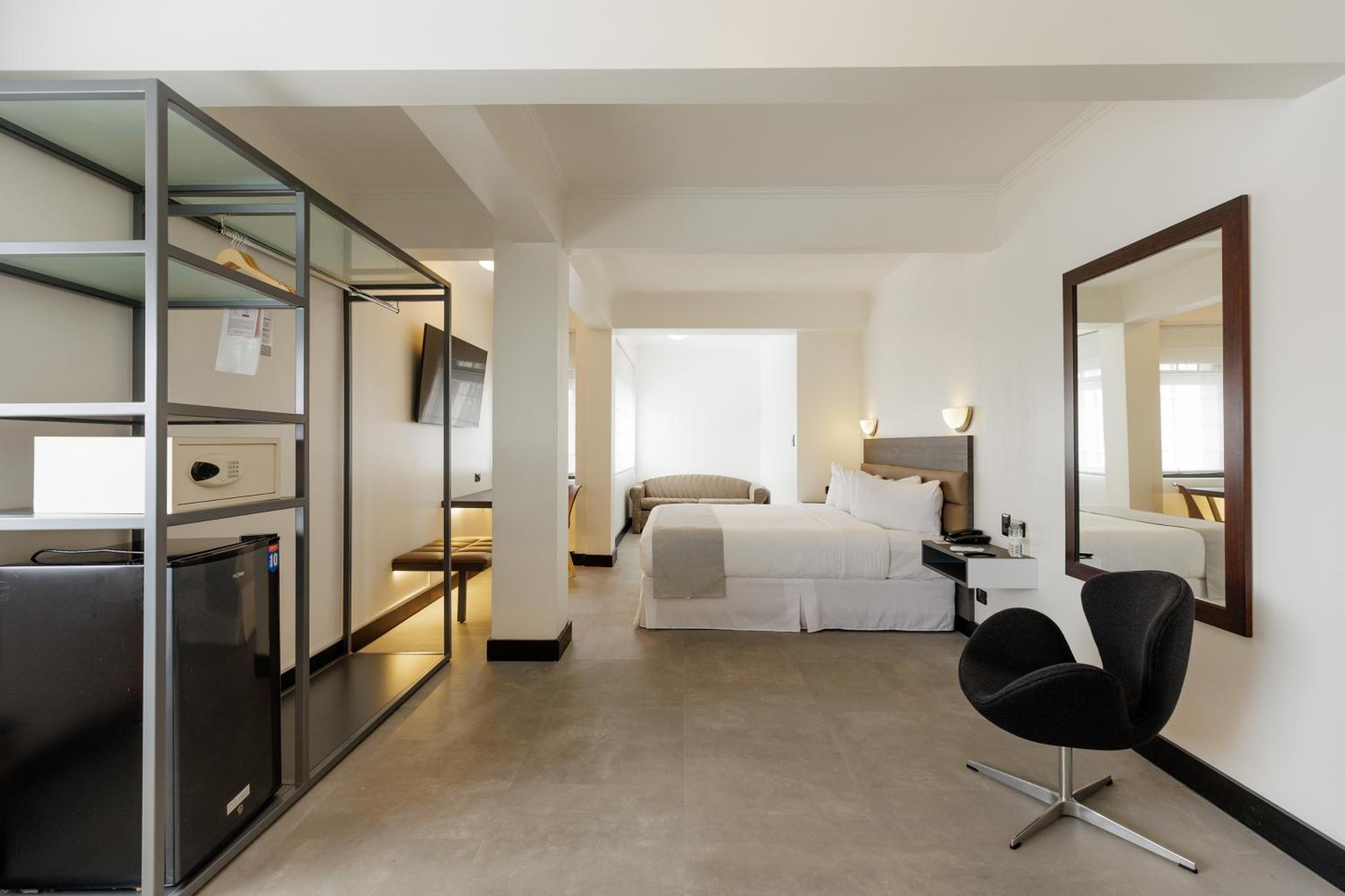 Premium Suite - Photo 1