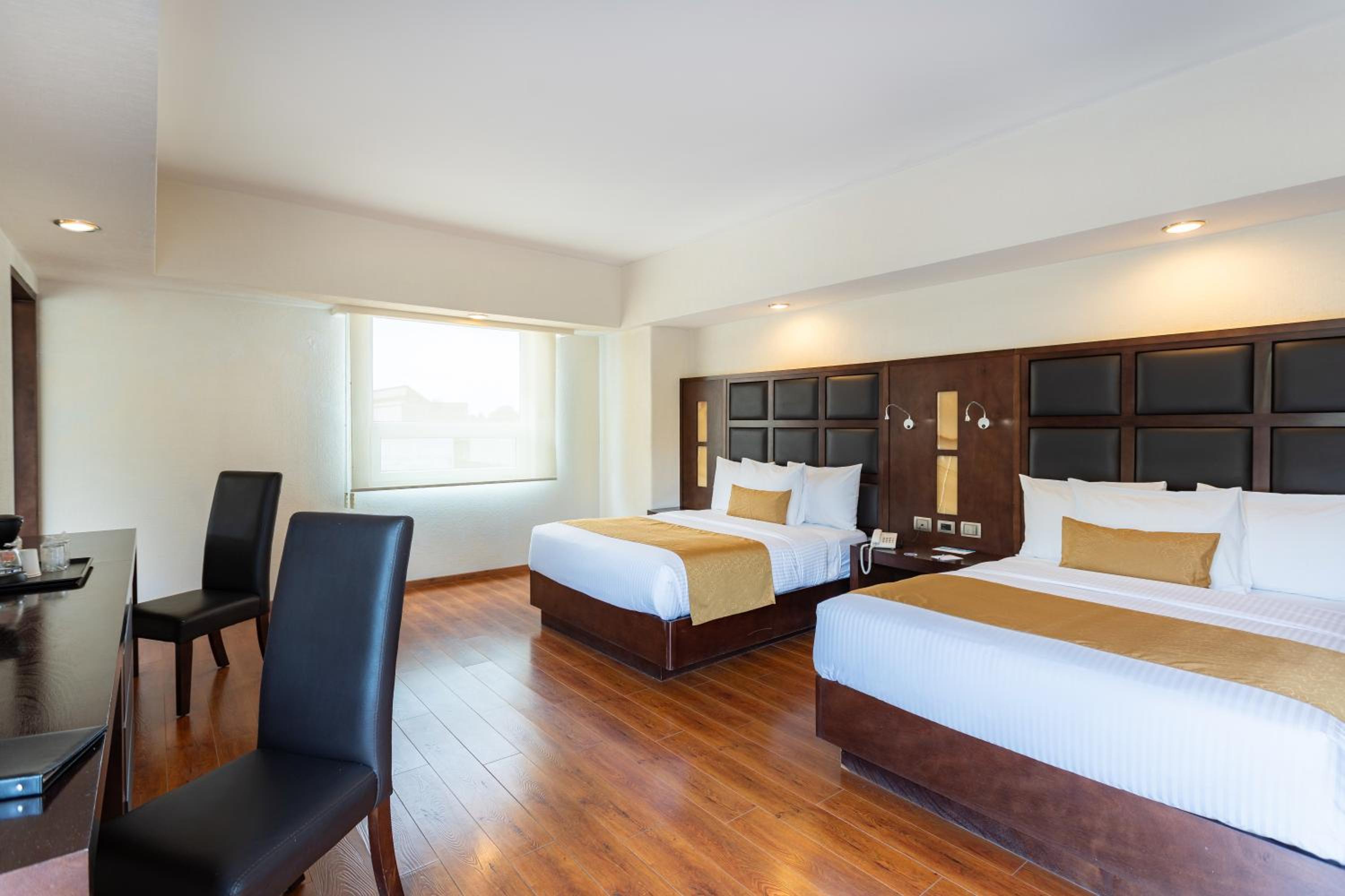 Queen Room with Two Queen Beds - Photo 5