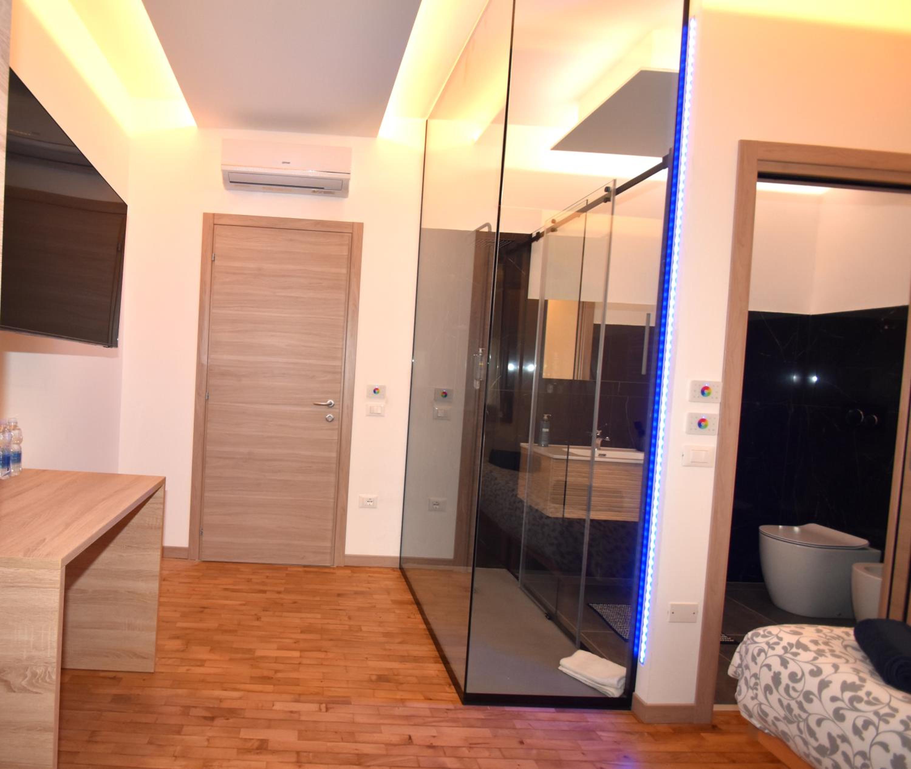 Double or Twin Room with Swimming Pool Access photo 2