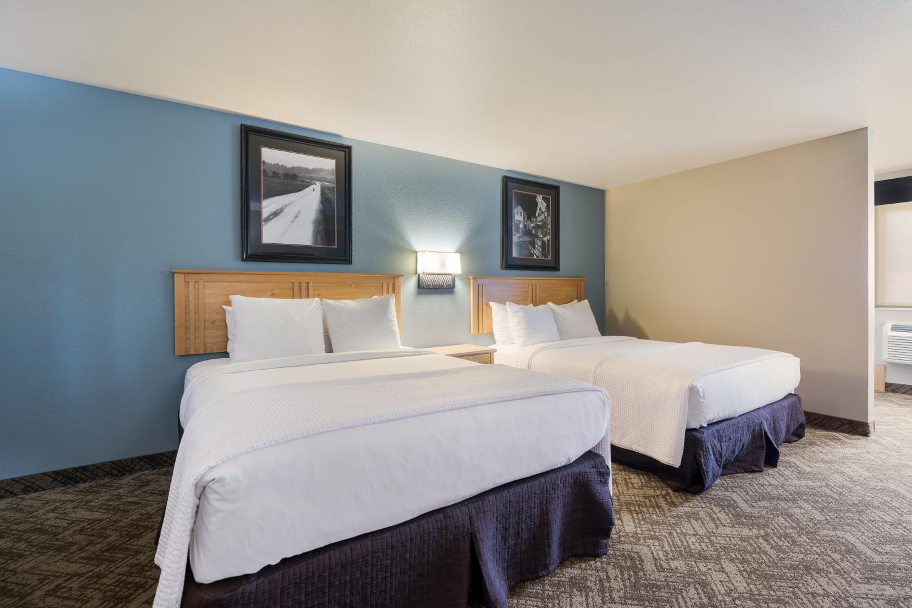 Queen Room with Two Queen Beds - Non-Smoking