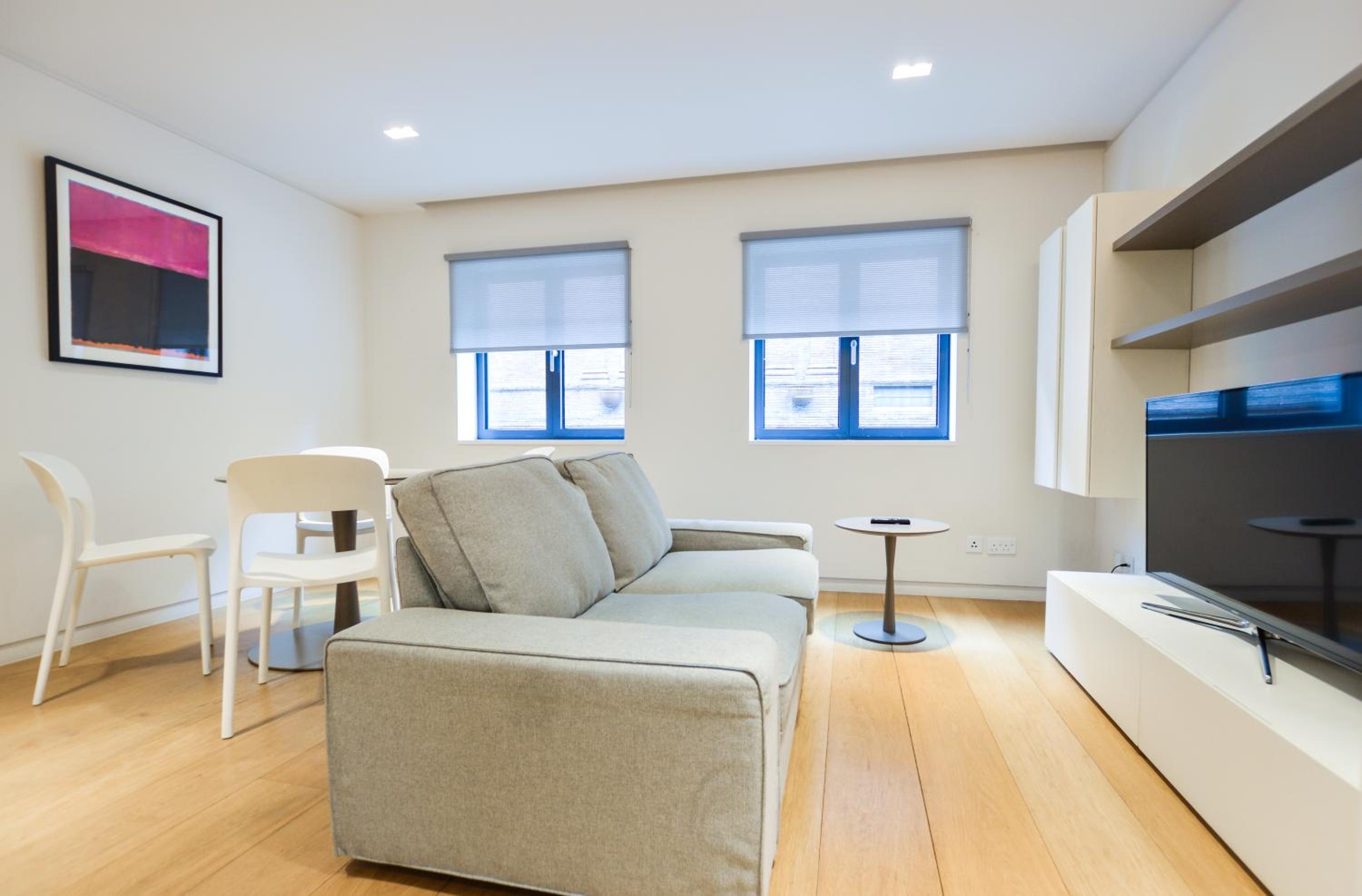 One-Bedroom Apartment photo 1