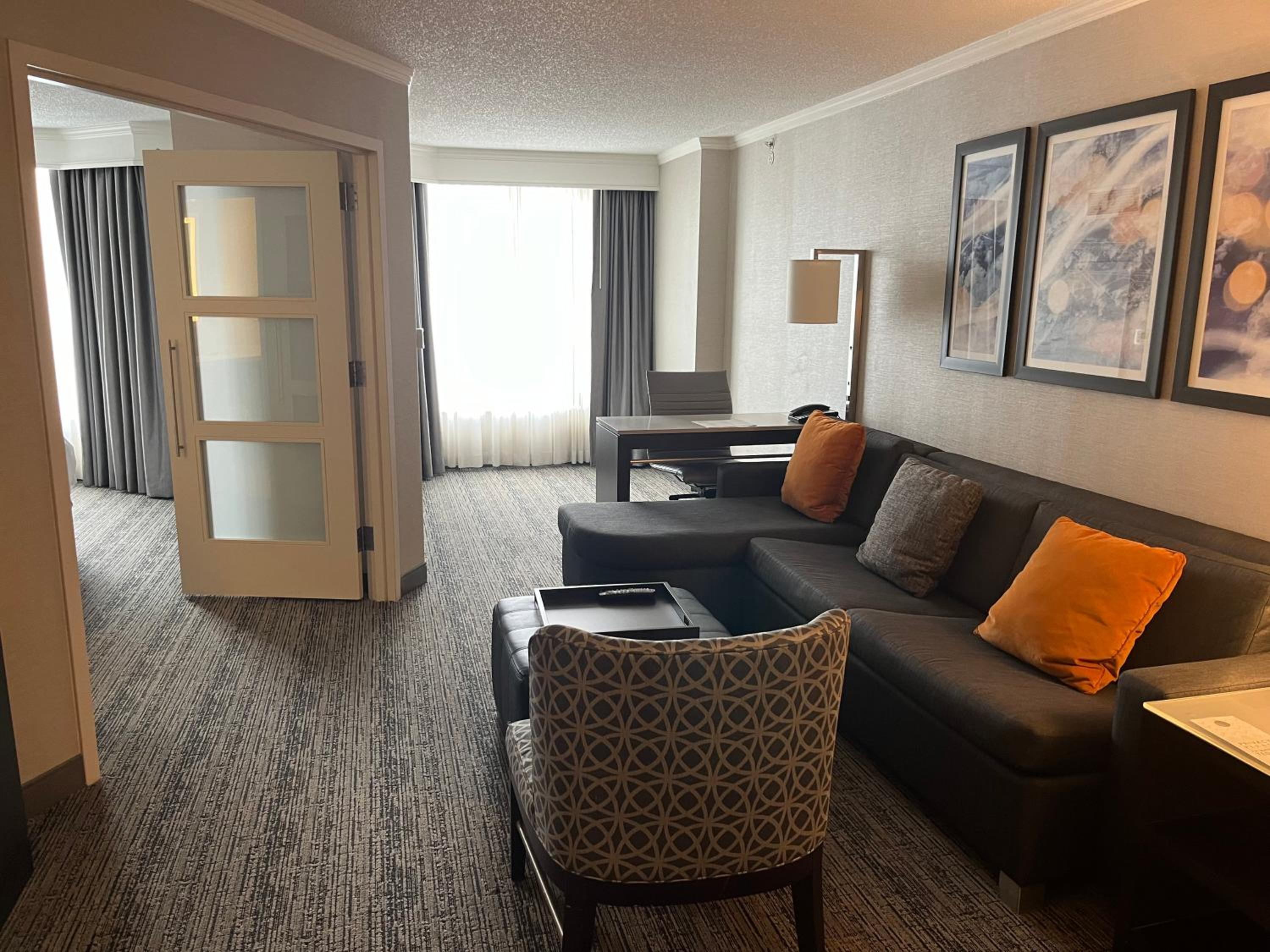 One-Bedroom Suite - Photo 3