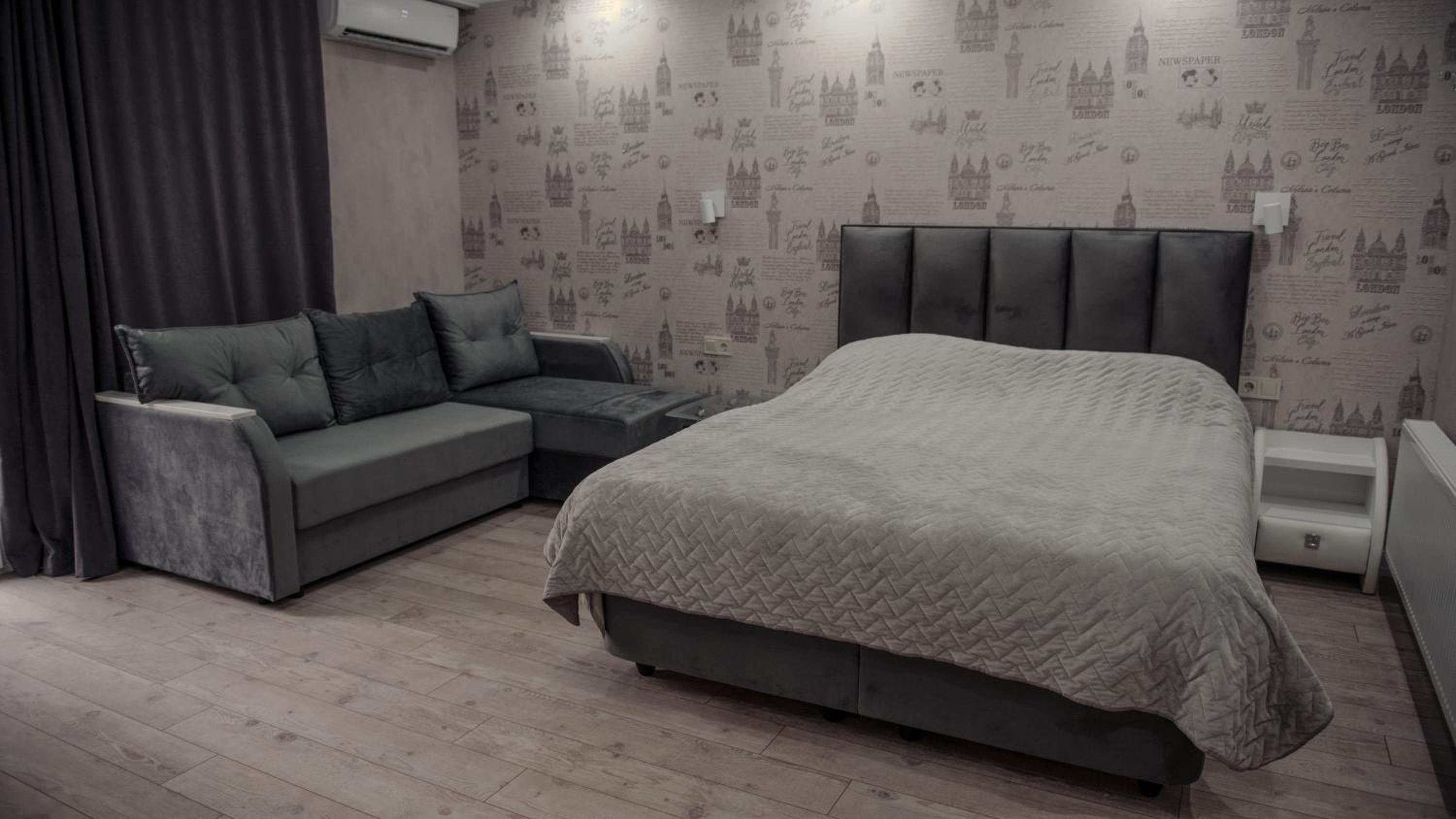Studio Apartment with Balcony photo 2