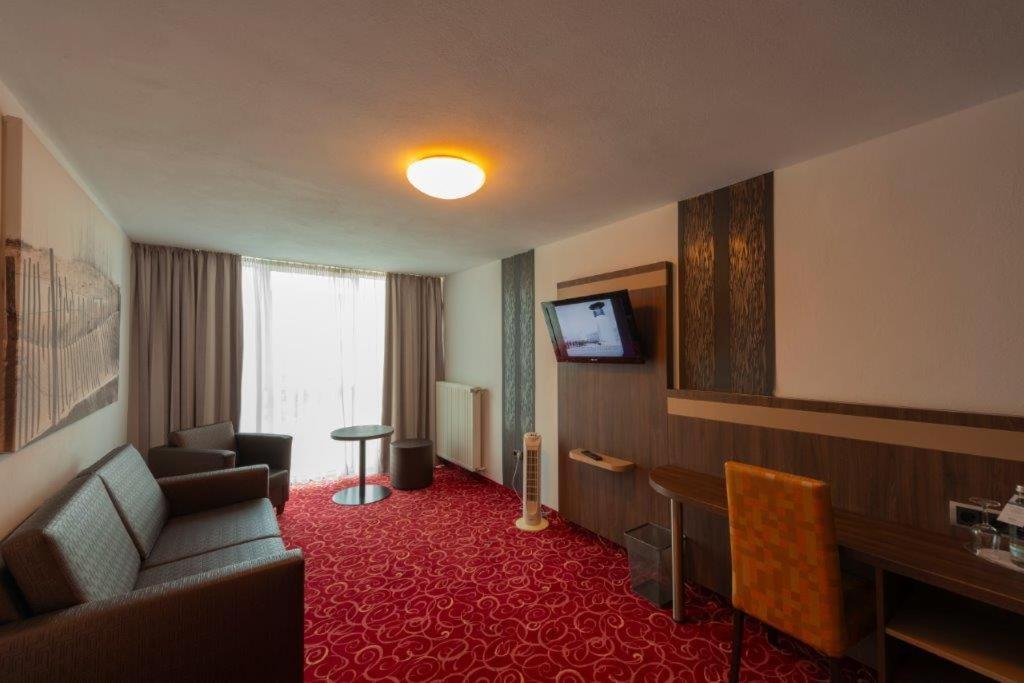 Suite with Mountain View - Photo 1