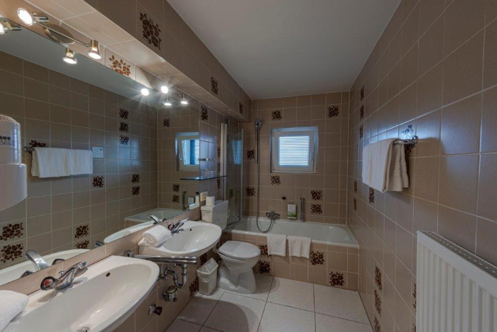 Suite with Mountain View - Photo 6