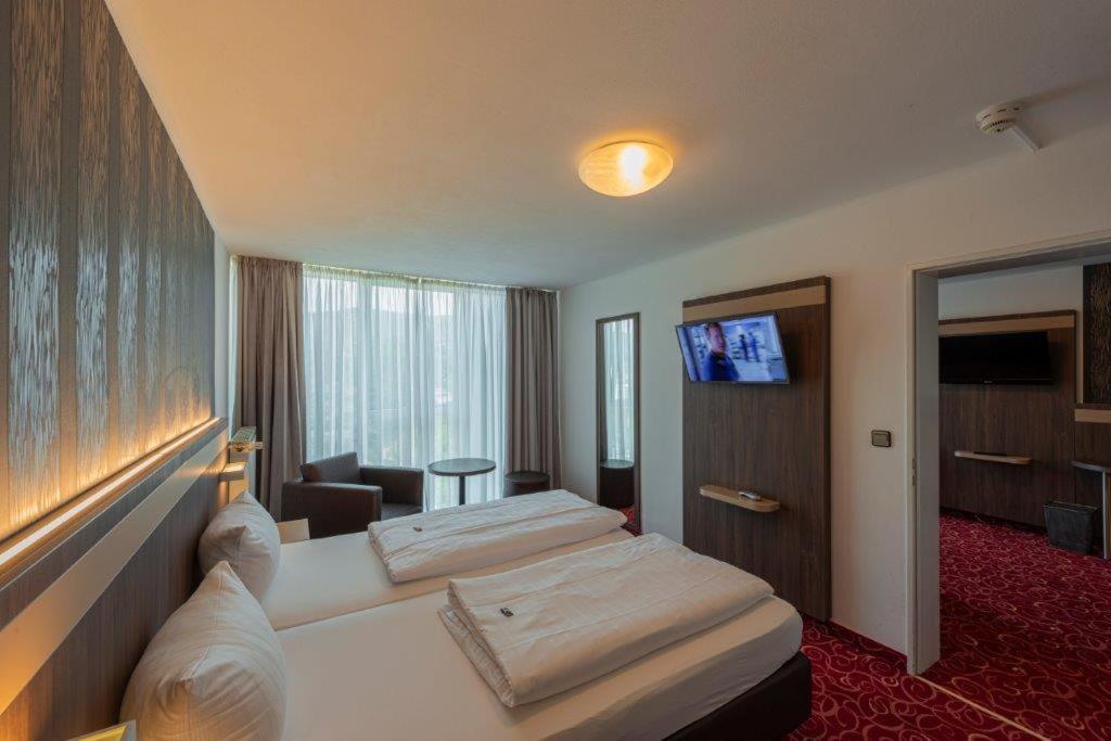 Suite with Mountain View - Photo 4