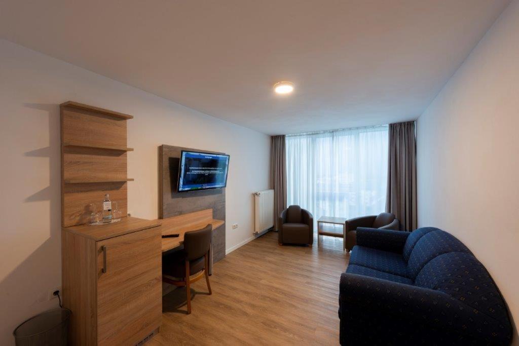 Suite with Mountain View - Photo 7