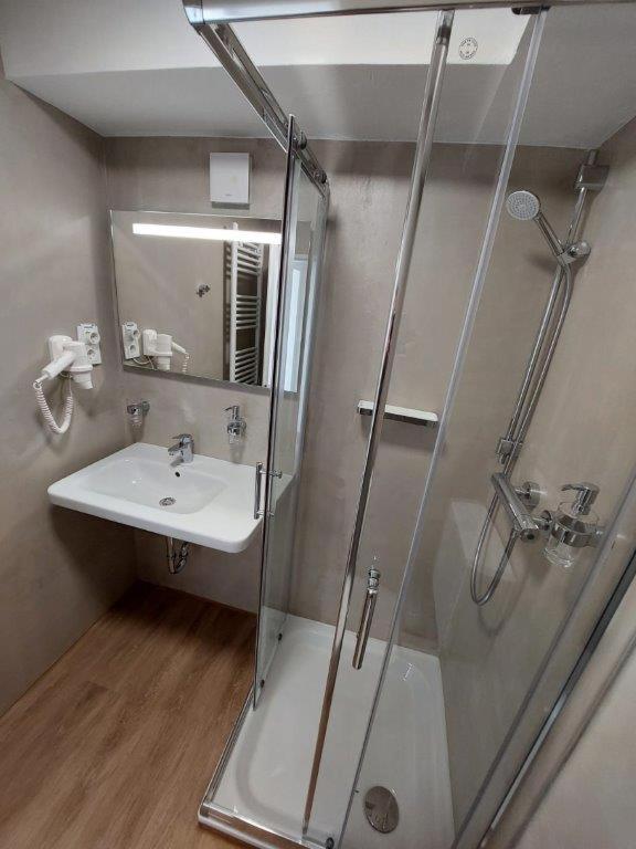 Large Double Room - Photo 13