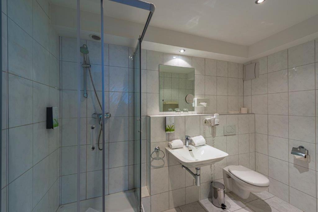 Large Double Room - Photo 8