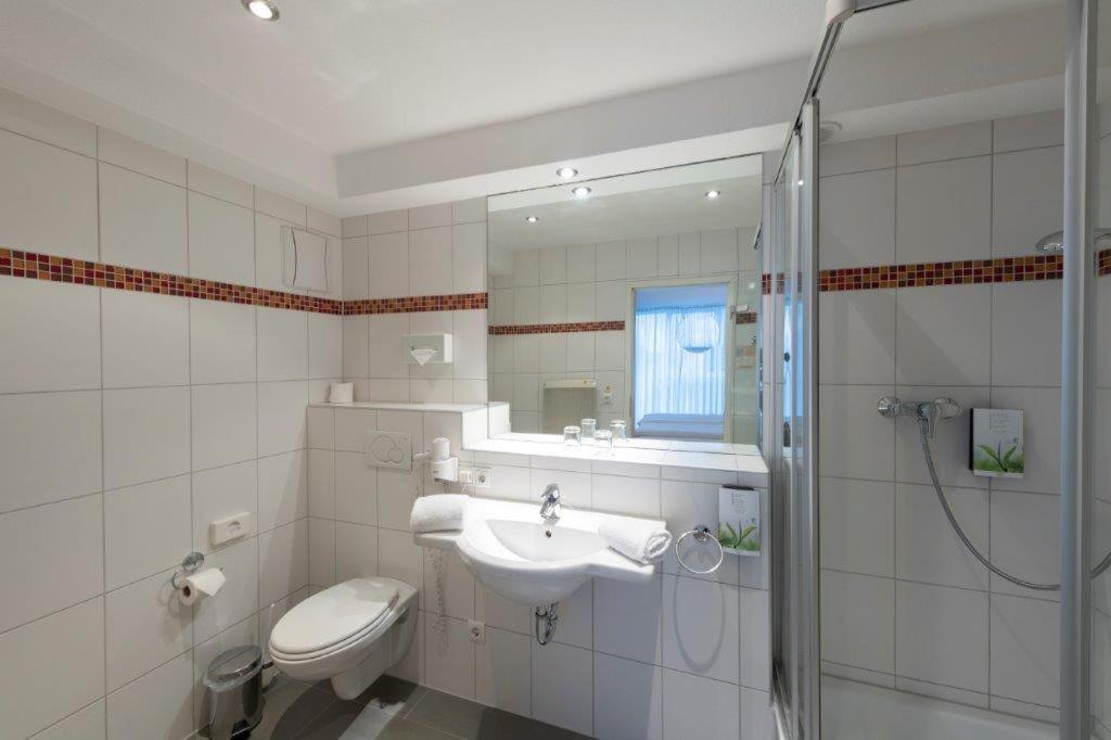 Large Double Room - Photo 18