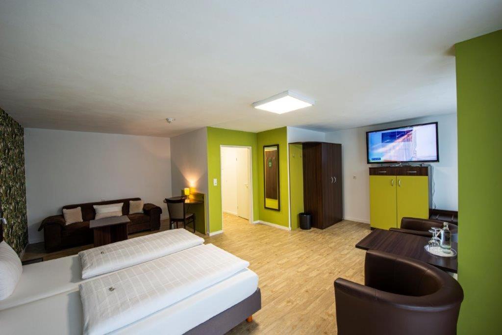 Large Double Room - Photo 22