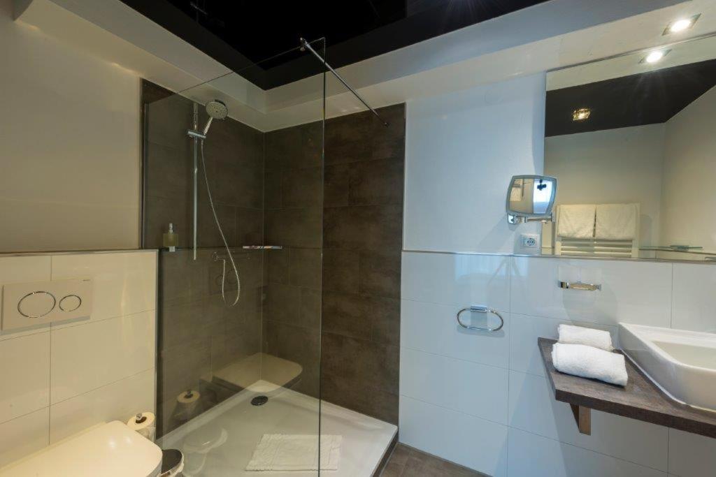 Large Double Room - Photo 5