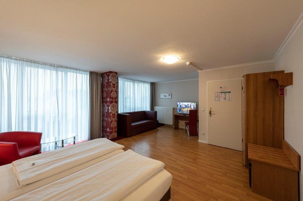 Large Double Room - Photo 19