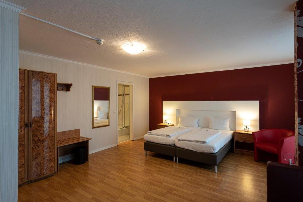Large Double Room - Photo 23