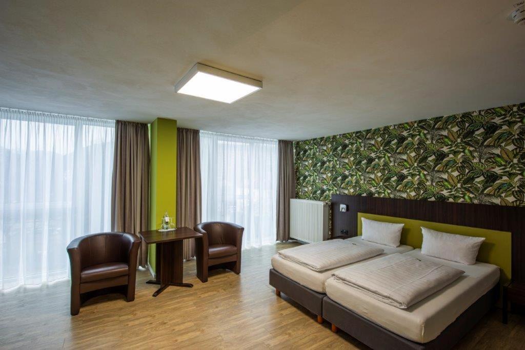 Large Double Room - Photo 20