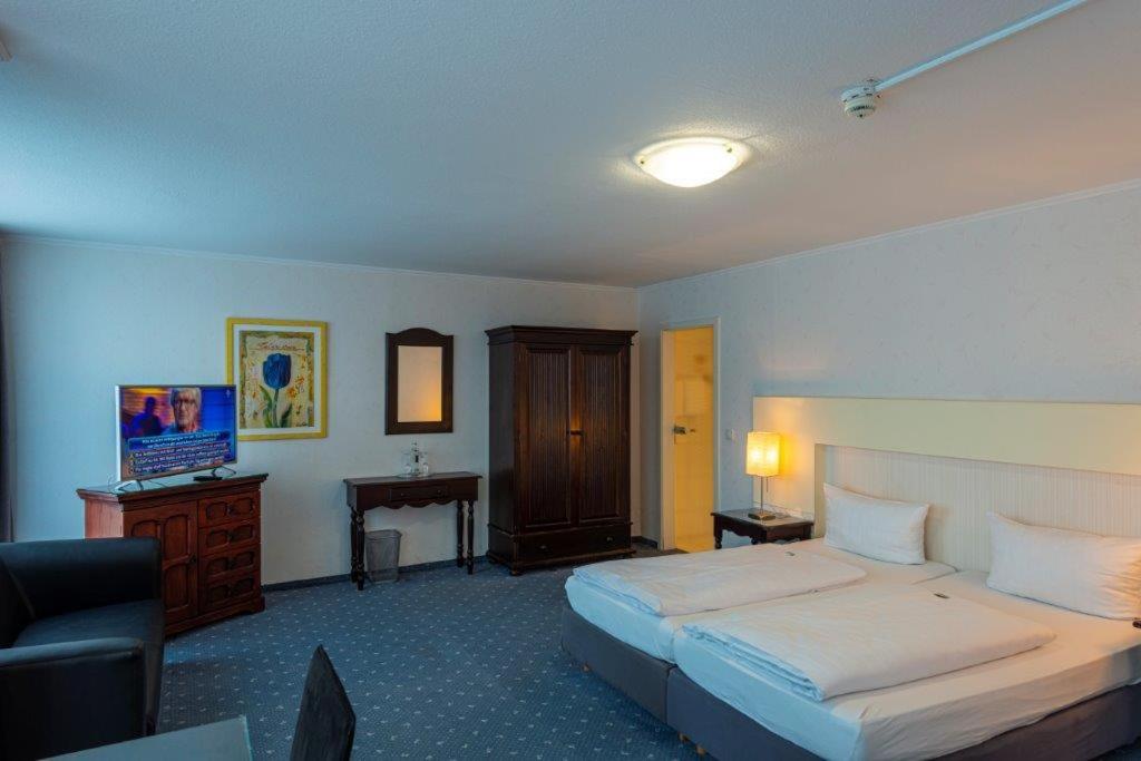 Large Double Room - Photo 10