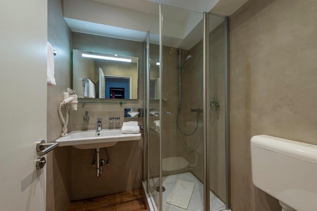 Large Double Room - Photo 21