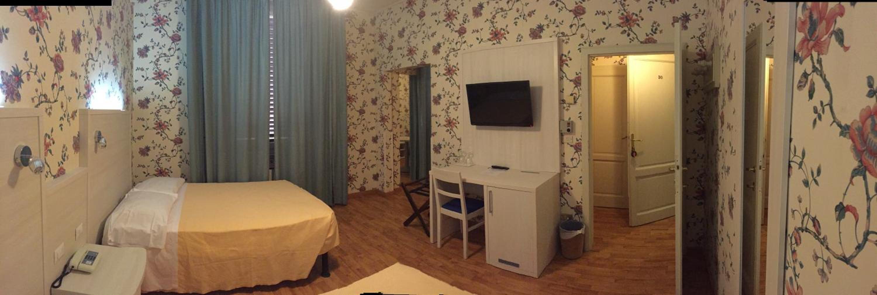 Quadruple Room - Photo 1