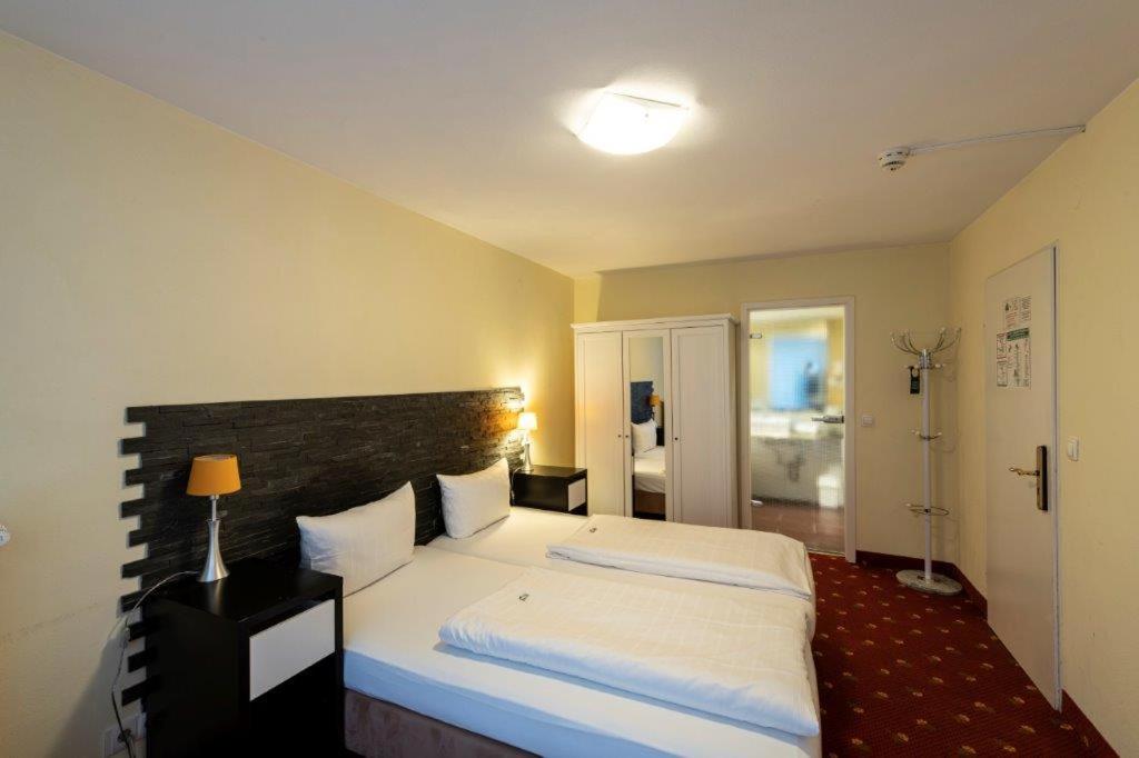 Standard Double Room - Photo 4