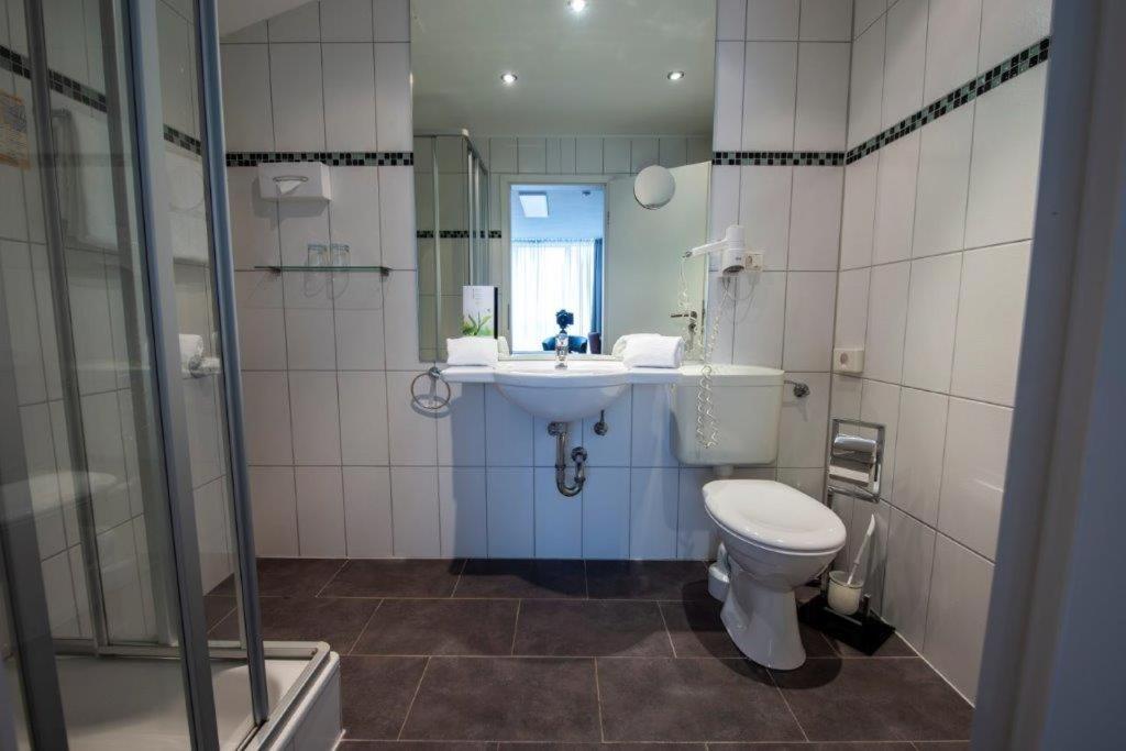 Standard Double Room - Photo 7