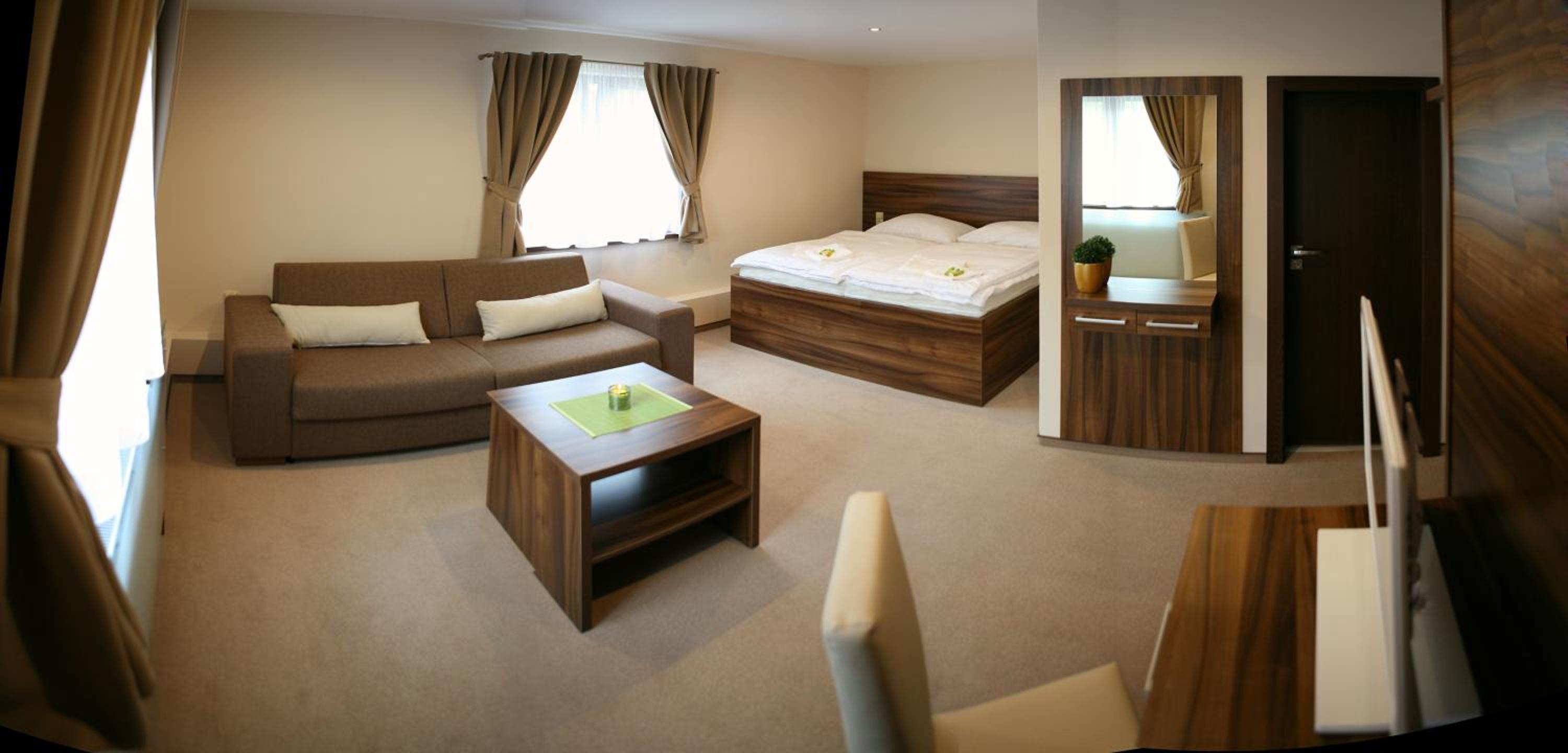 Deluxe Double Room with Extra Bed - Photo 5