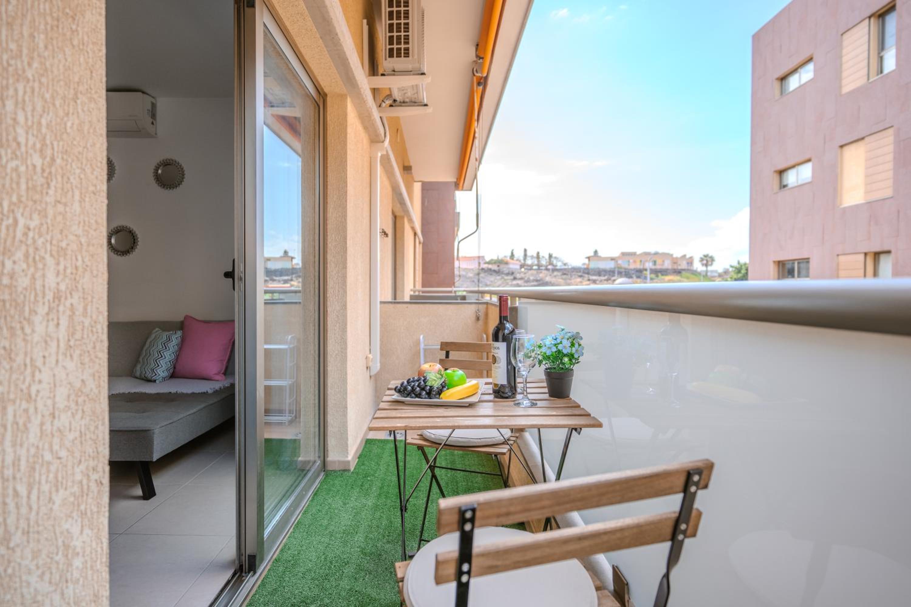 Apartment with Balcony photo 3
