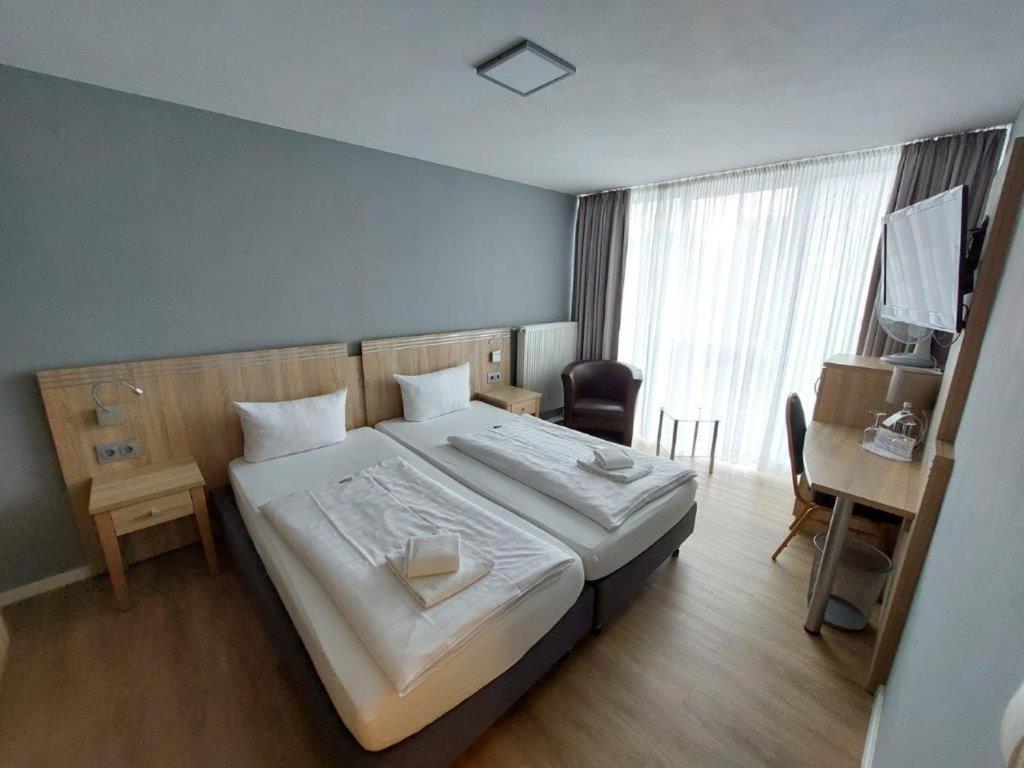 Standard Double Room - Photo 10