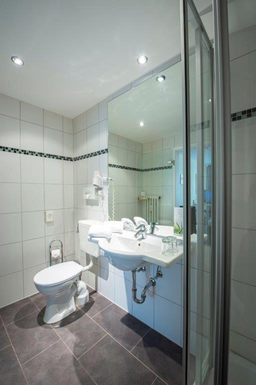 Standard Double Room - Photo 17