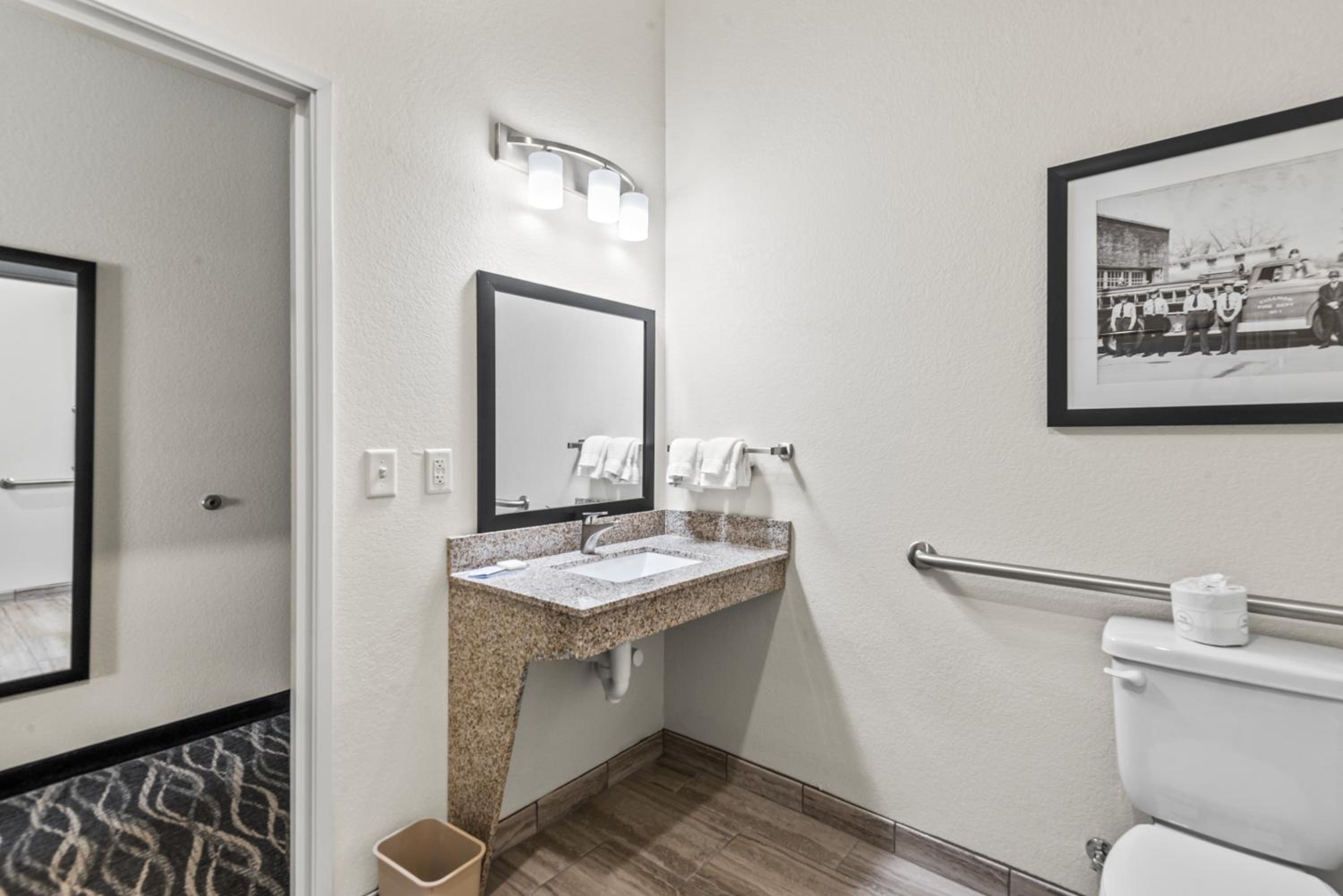 King Room - Disability Access - Photo 5