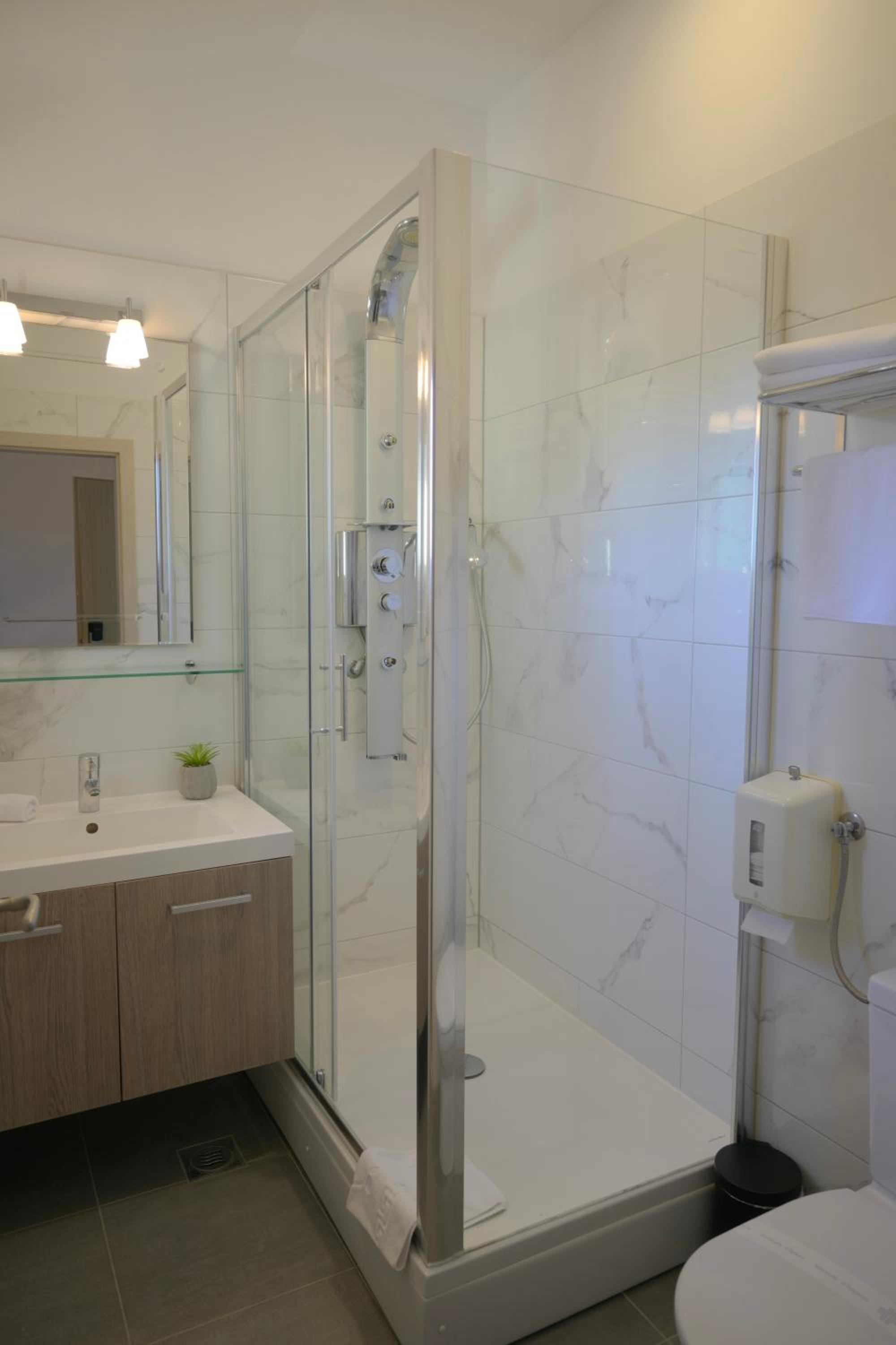 Double Room with Partial Sea View - Photo 5