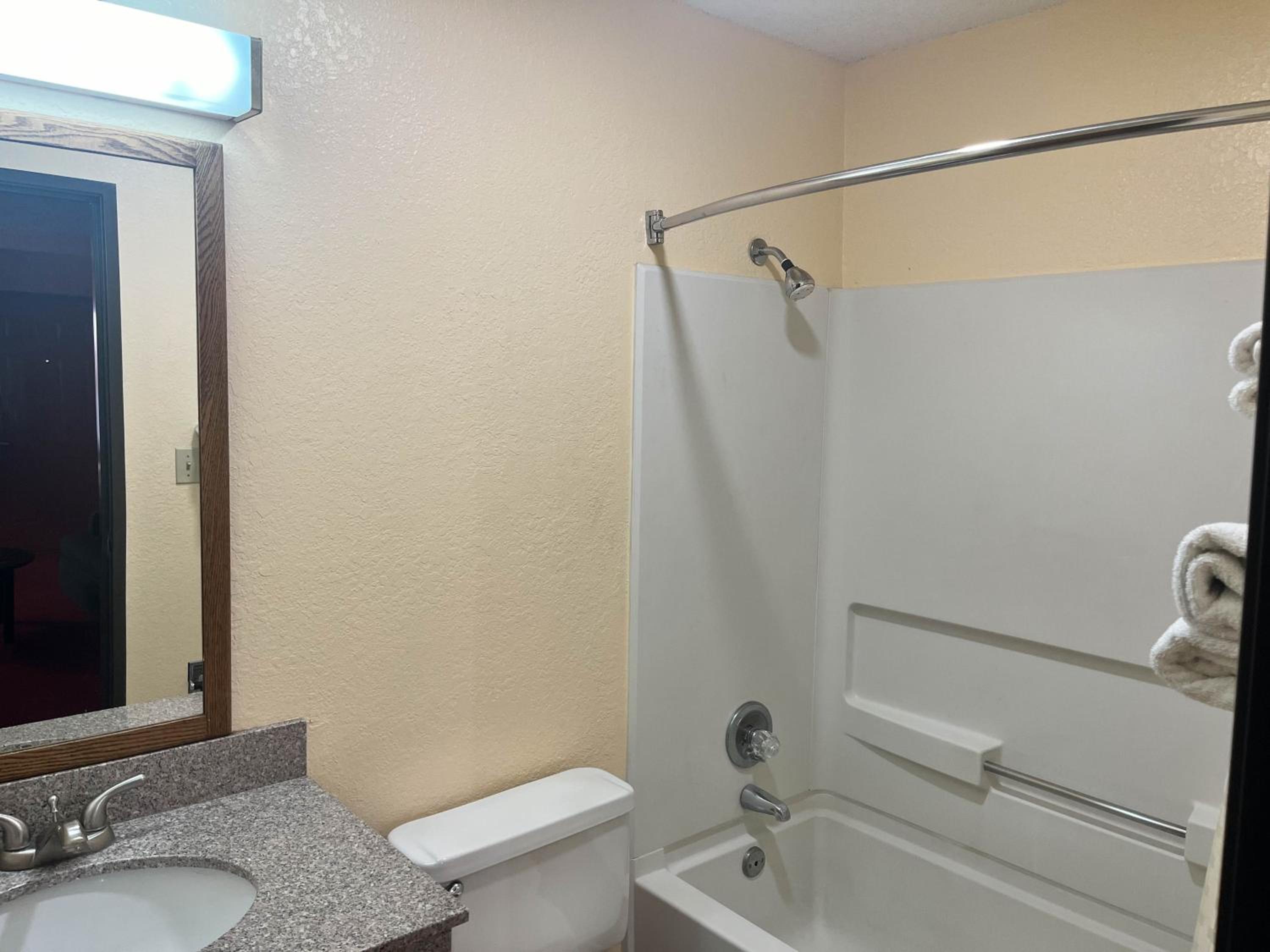 King Room - Non-Smoking - Photo 2