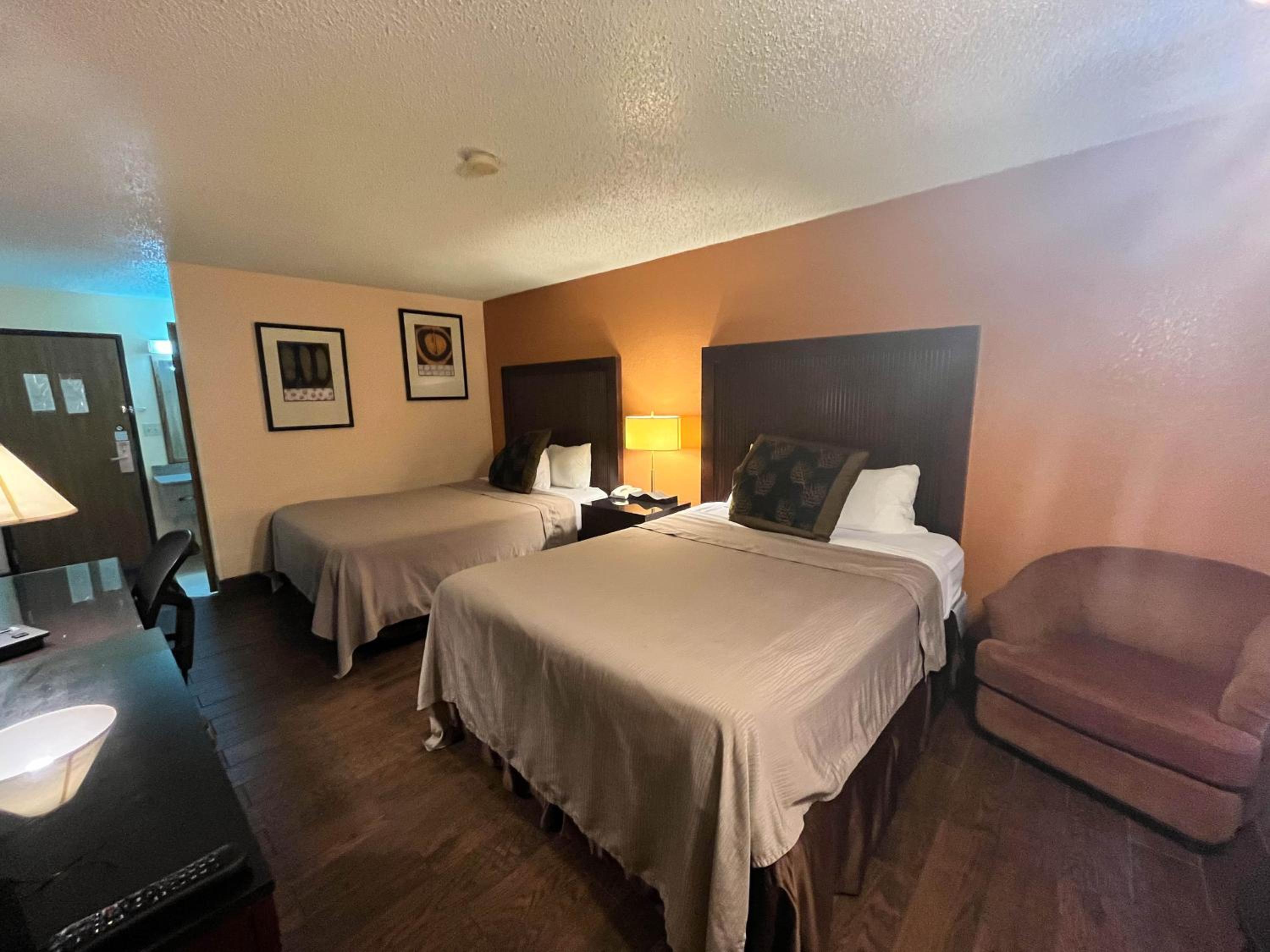 Queen Room with Two Queen Beds - Non-Smoking - Photo 1