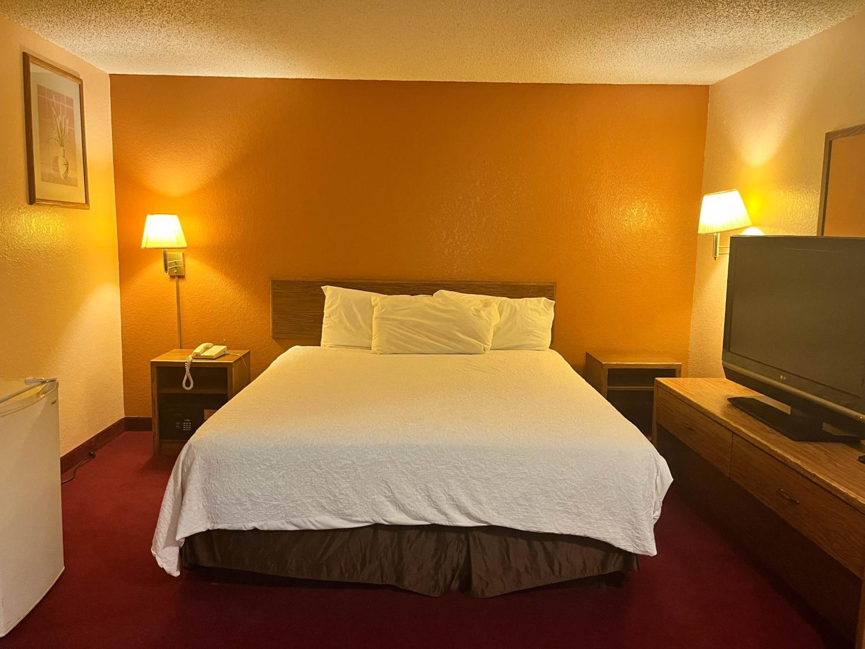 King Room - Non-Smoking - Photo 1